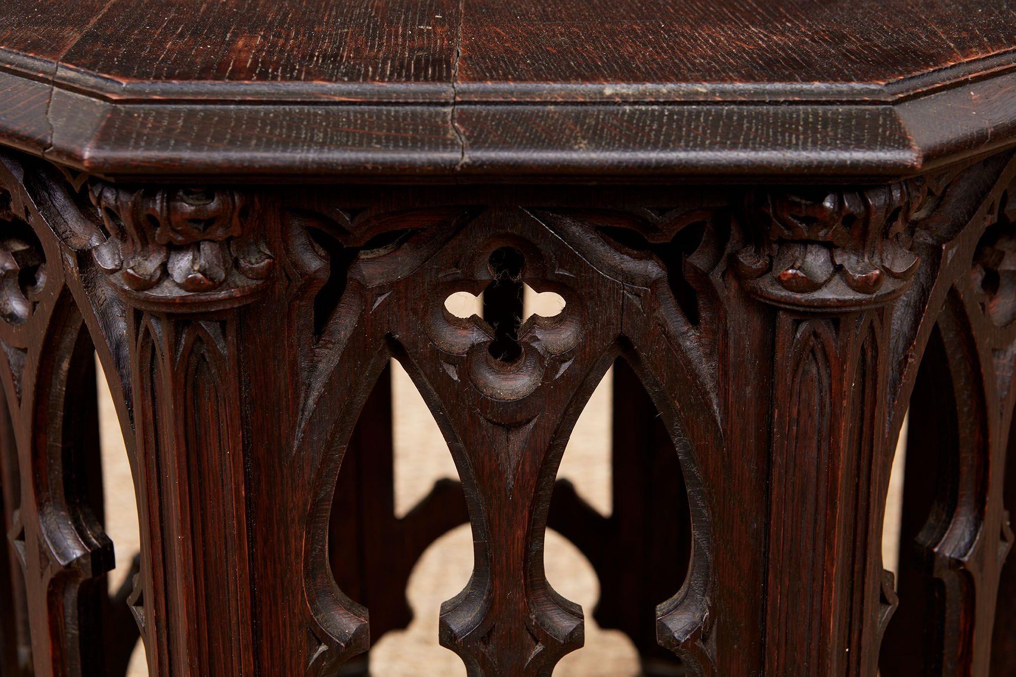 Anglais Table de tabouret octogonale à tracer gothique en vente