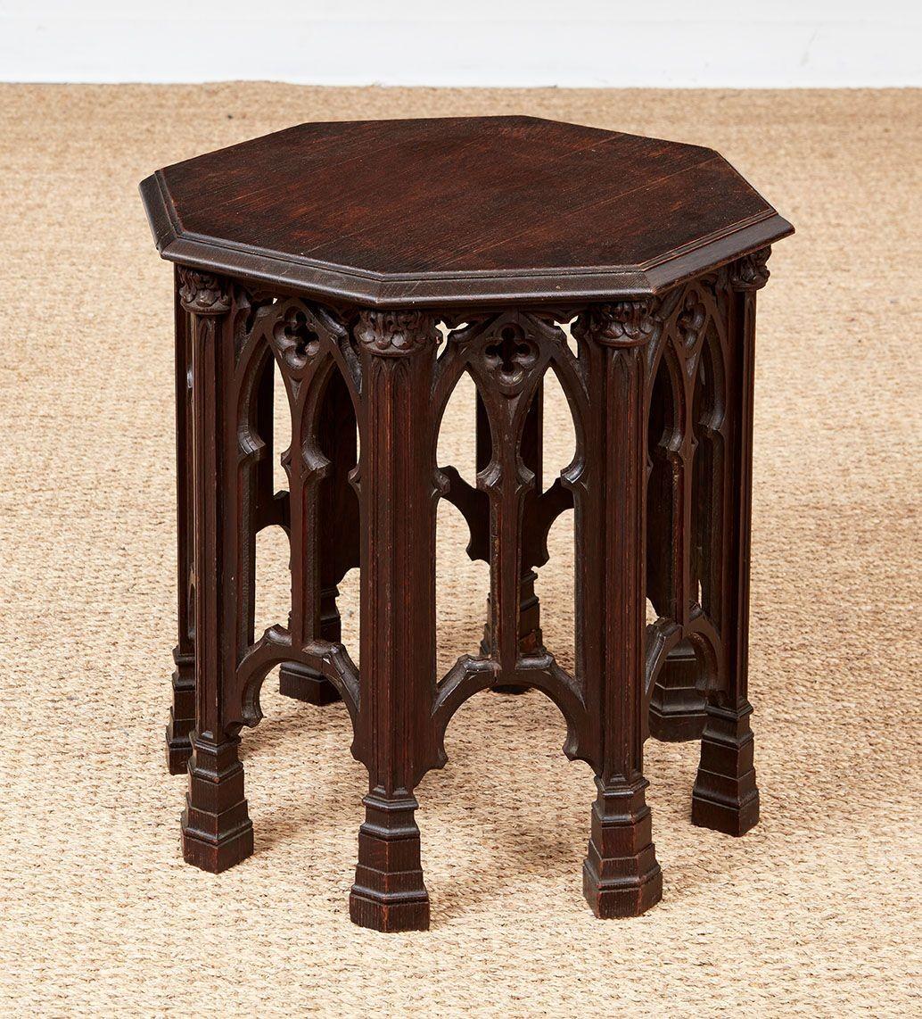 Table de tabouret octogonale à tracer gothique en vente 1
