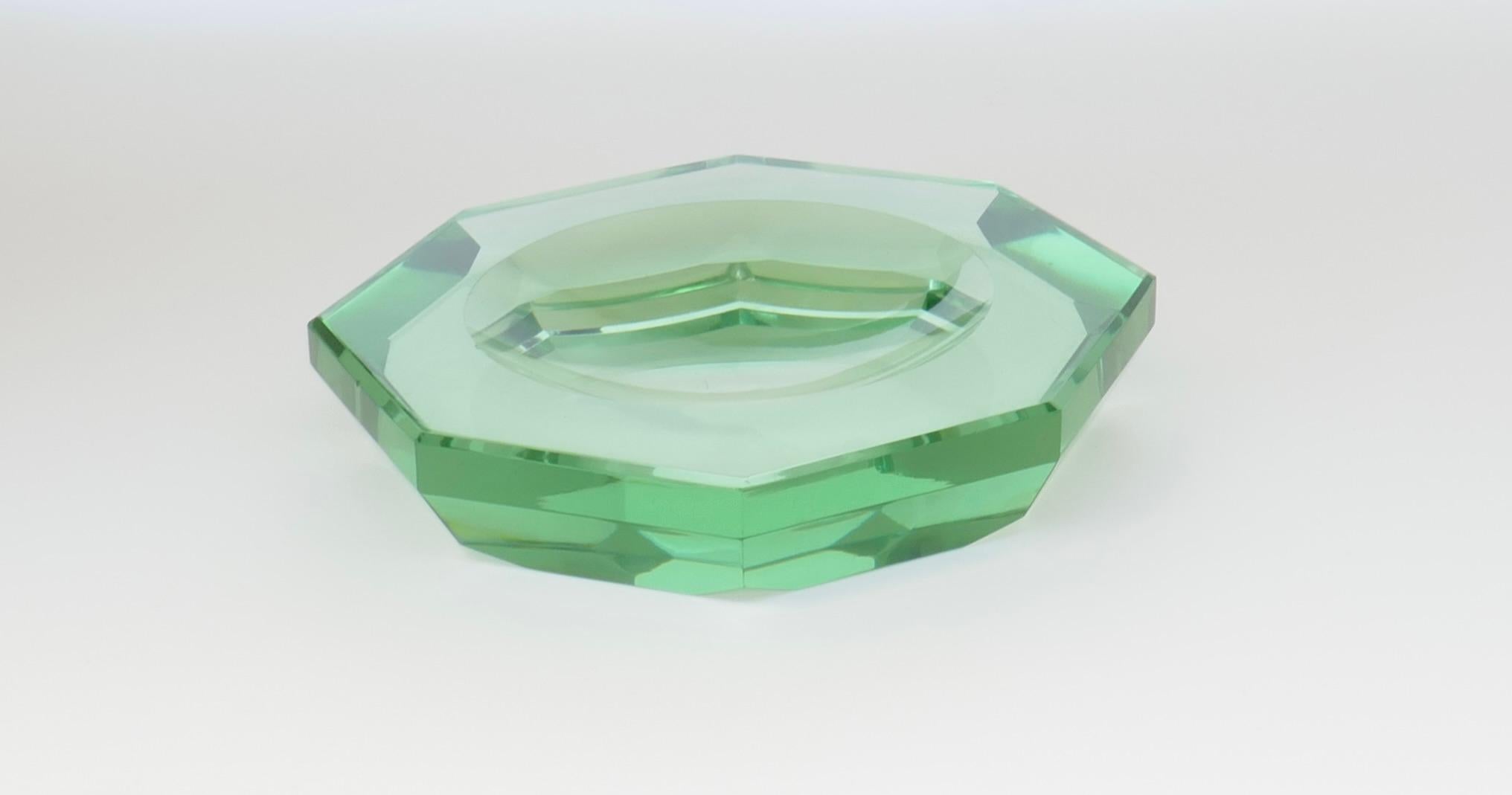 Beautiful and unique octagonal centrepiece or vide poche signed Fontana Arte. 
Green Art Glass. A remarkable piece for a study or living room.
Signed FX
Italy 1950s.