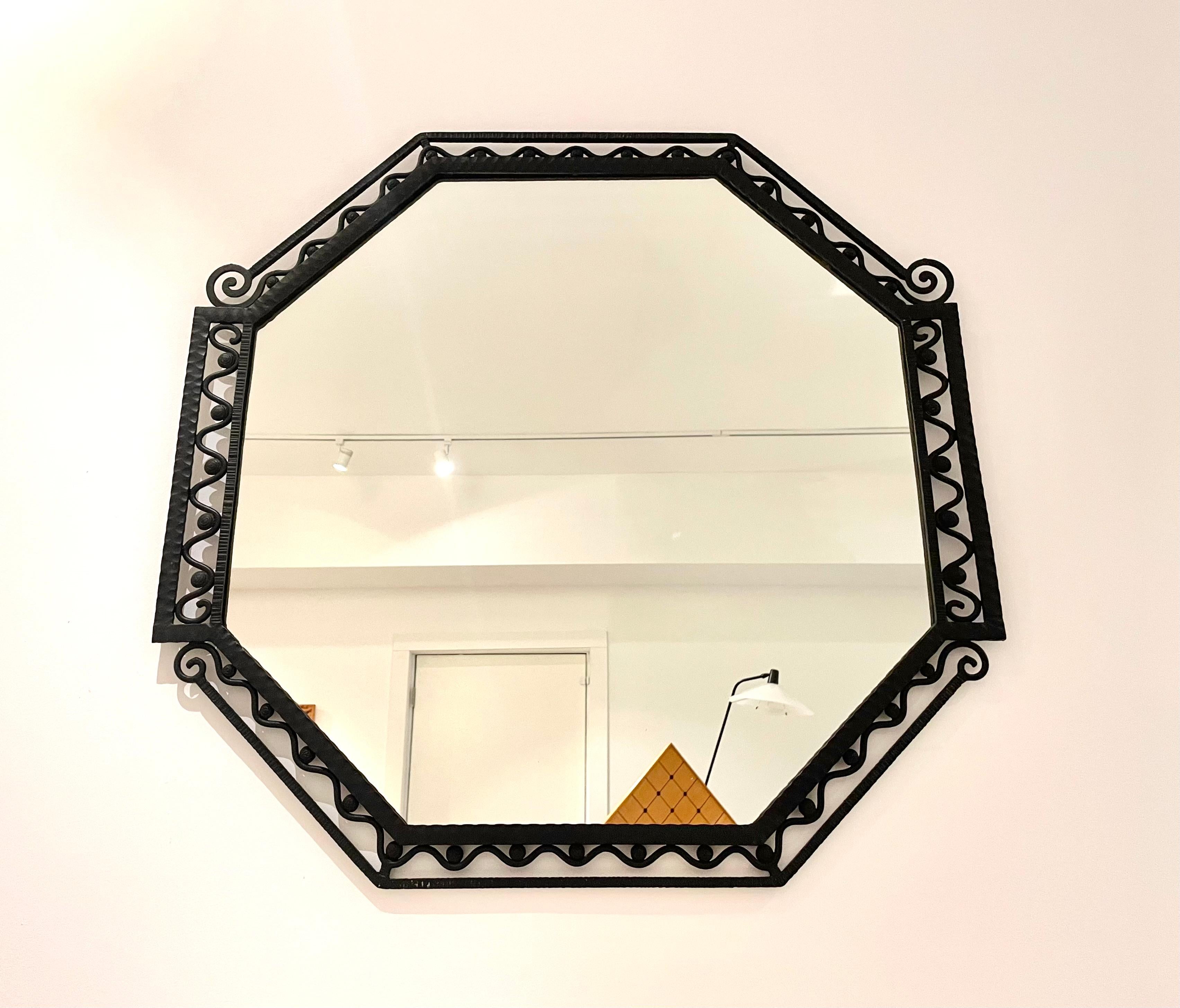 Miroir mural octogonal encadré de Hammer en vente 2