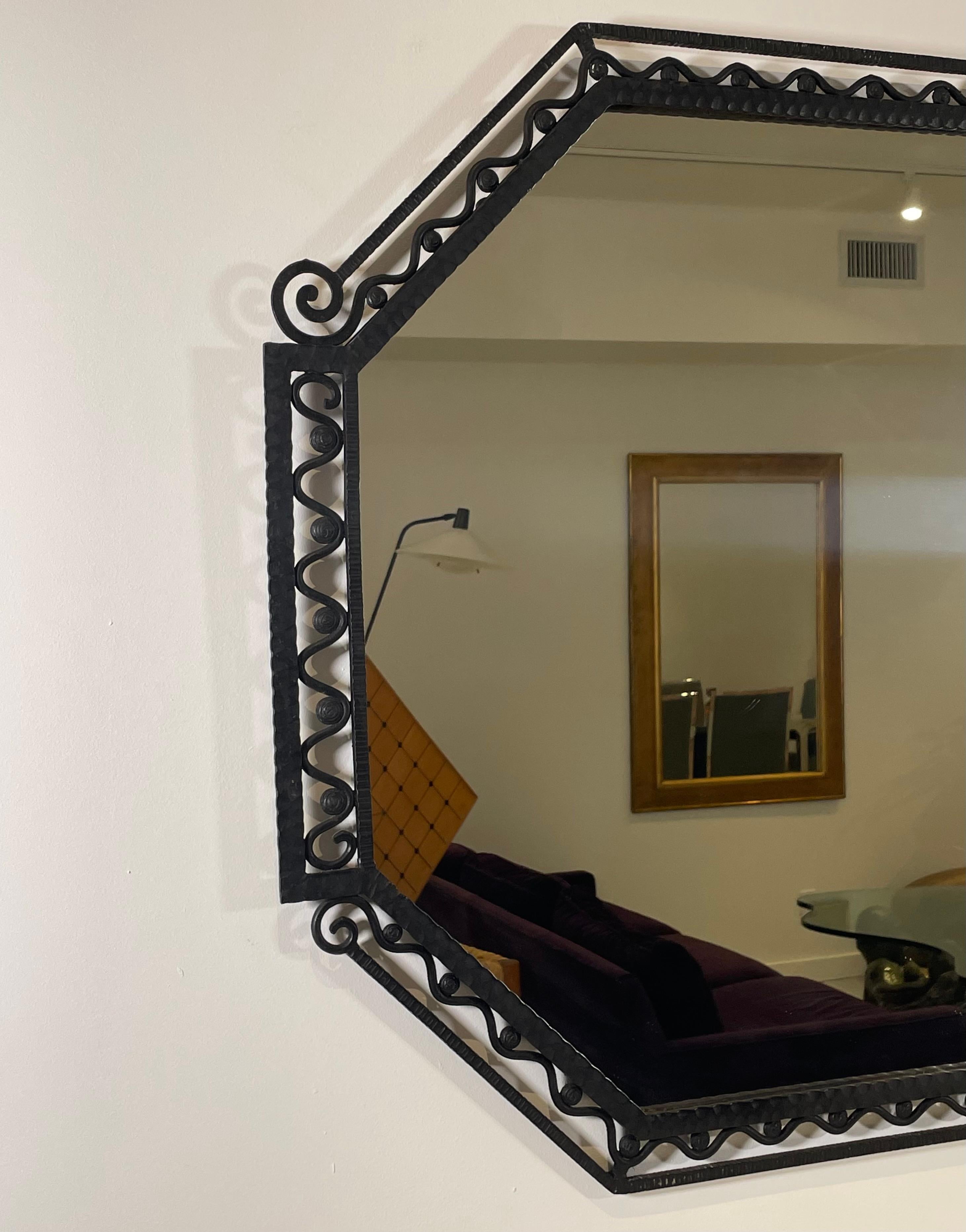 Miroir mural octogonal encadré de Hammer en vente 3