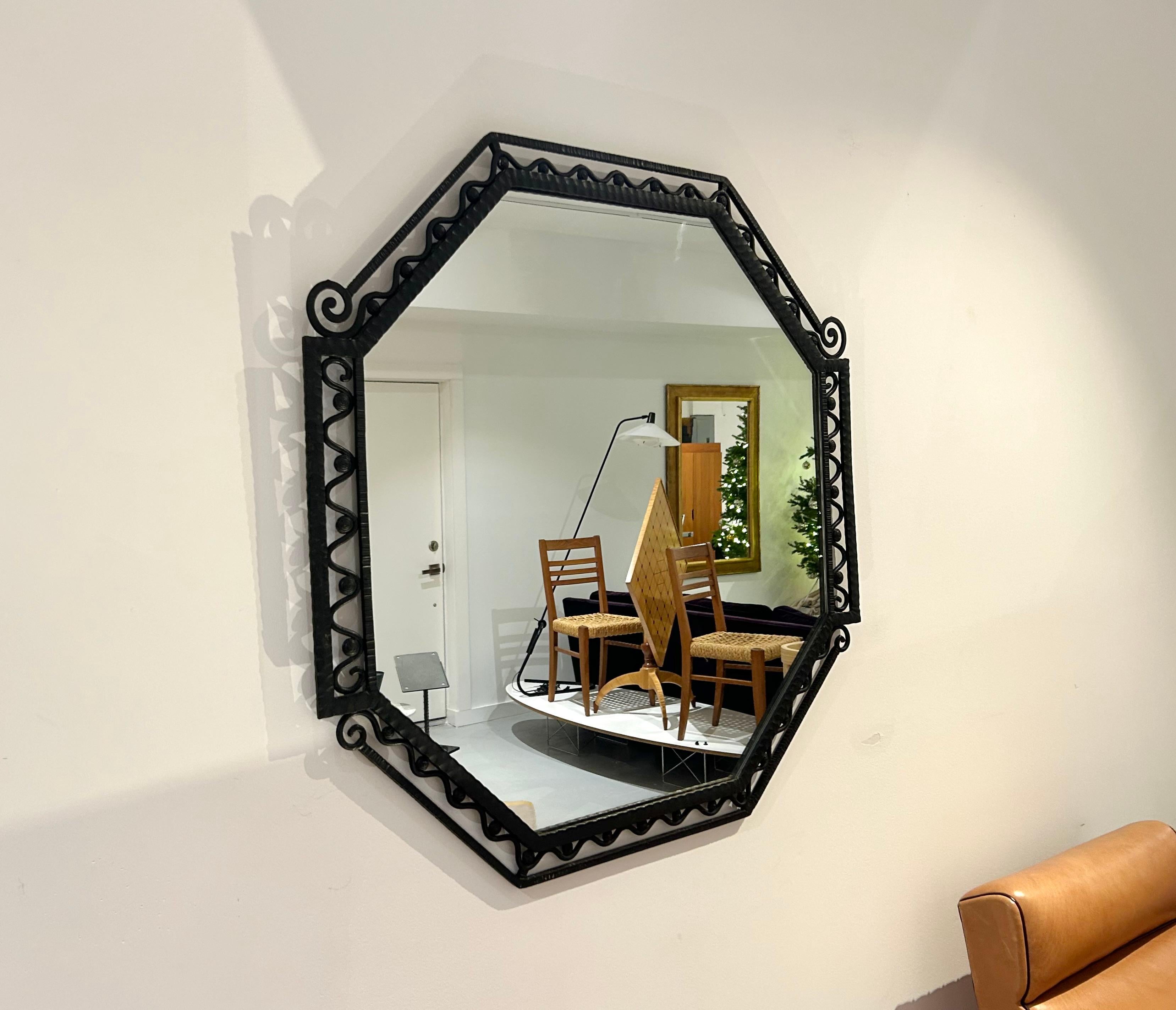 Miroir mural octogonal encadré de Hammer en vente 1