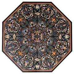 Piano del tavolo ottagonale italiano in pietra dura Pietre Dure con intarsi a mosaico in marmo nero