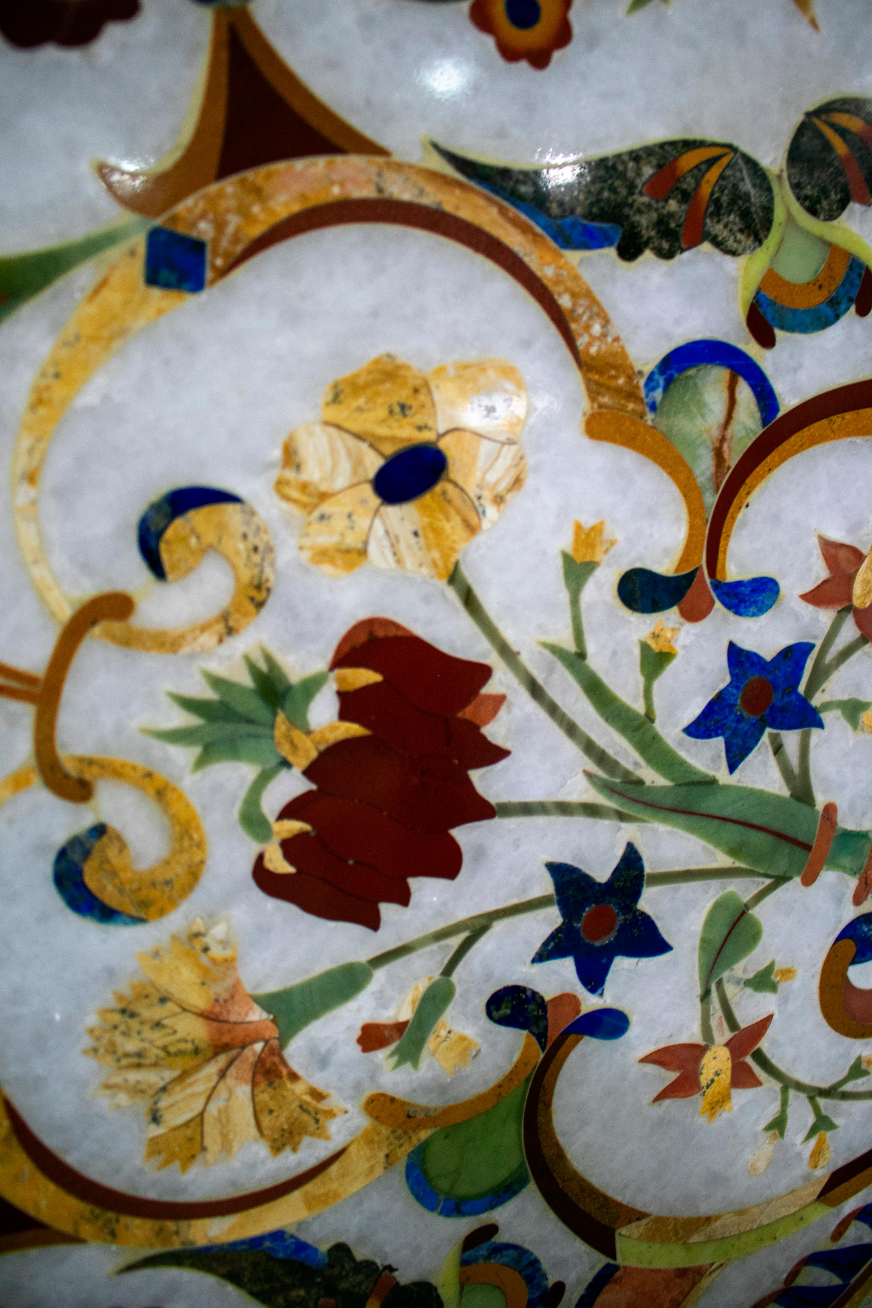 Table octogonale italienne en mosaïque Pietre Dure incrustée de marbre blanc de Carrare en vente 3