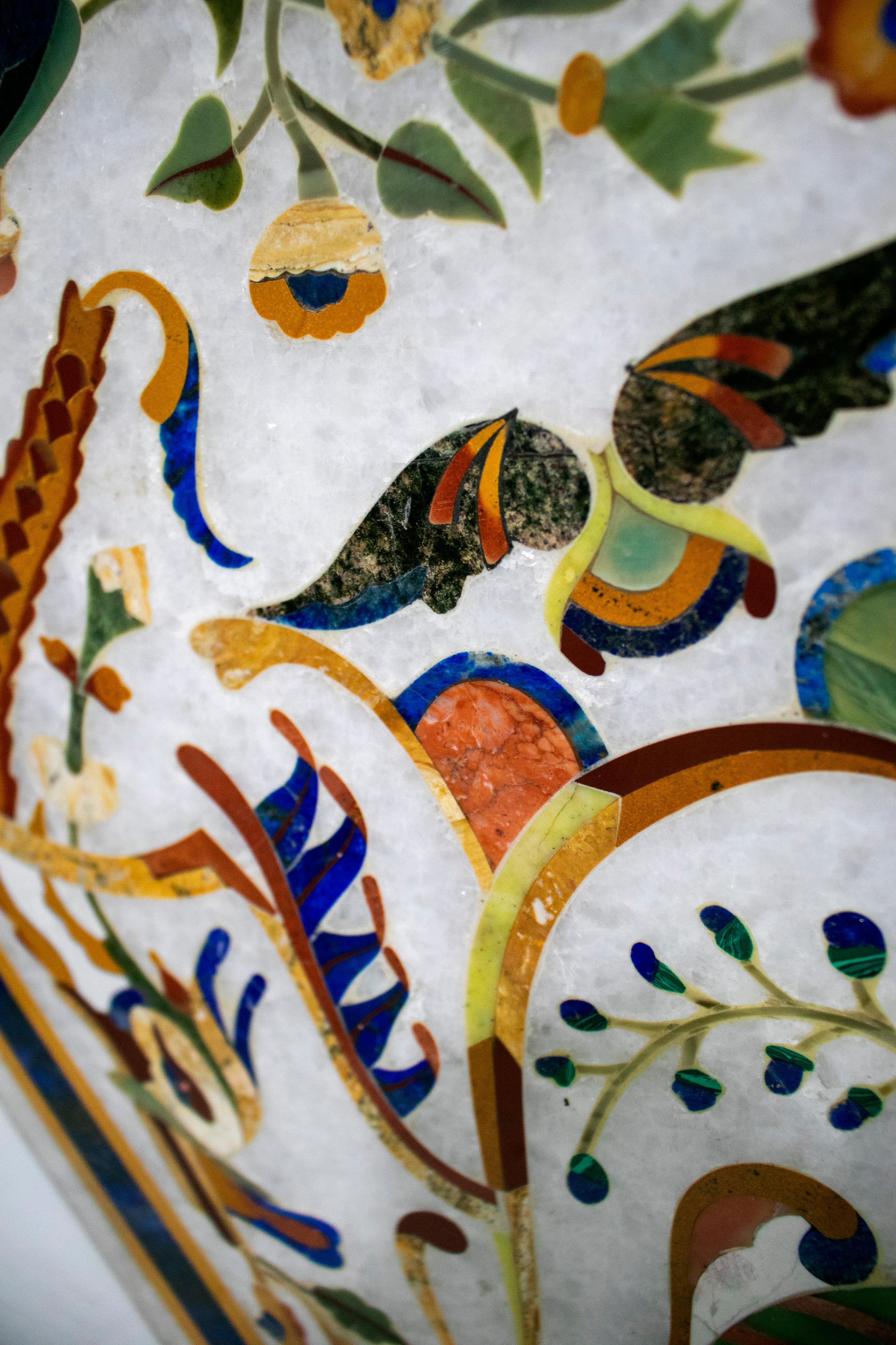 Achteckige italienische Pietre Dure Mosaik-Intarsien-Tischplatte aus weißem Carrara-Marmor im Angebot 9