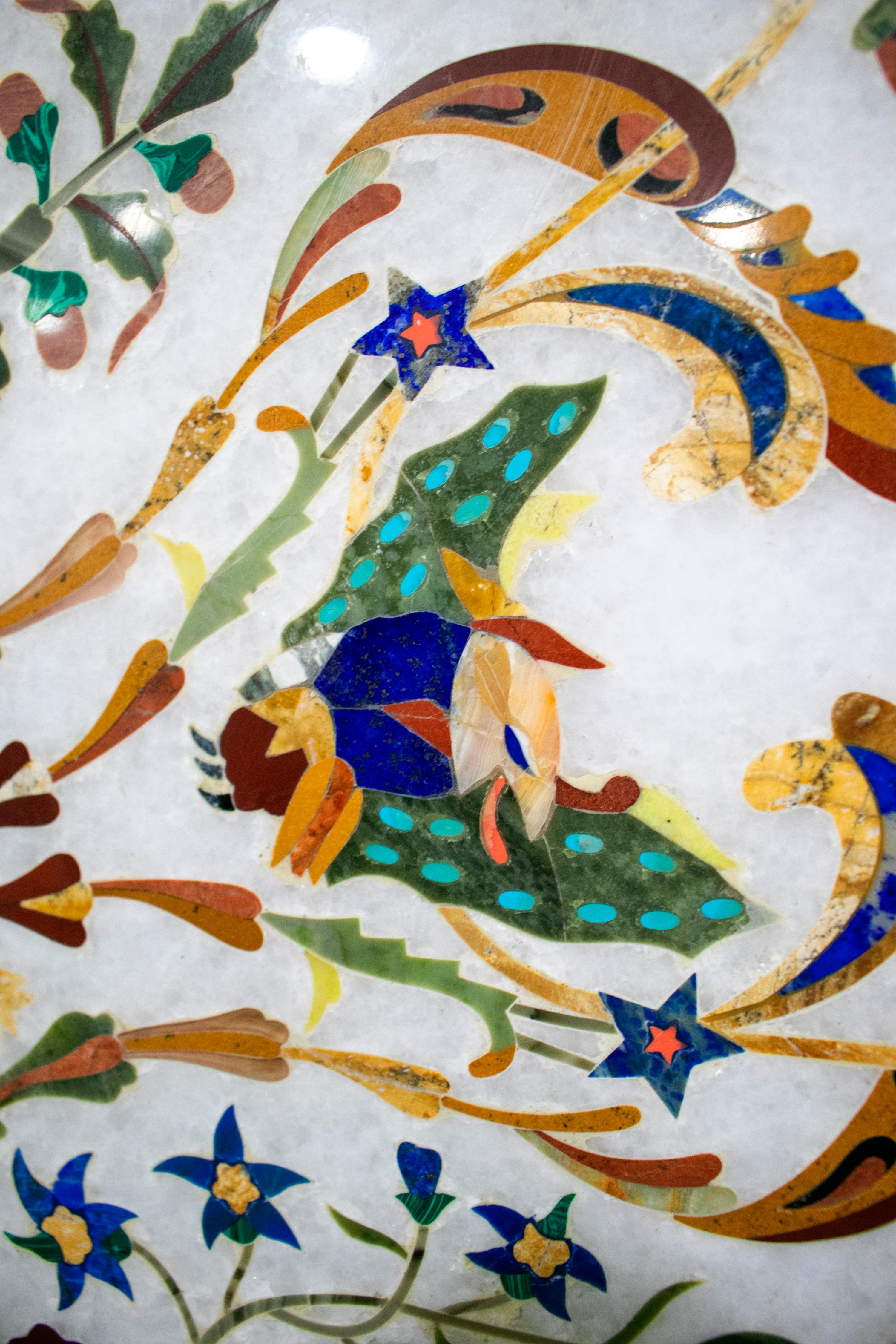Achteckige italienische Pietre Dure Mosaik-Intarsien-Tischplatte aus weißem Carrara-Marmor im Angebot 10