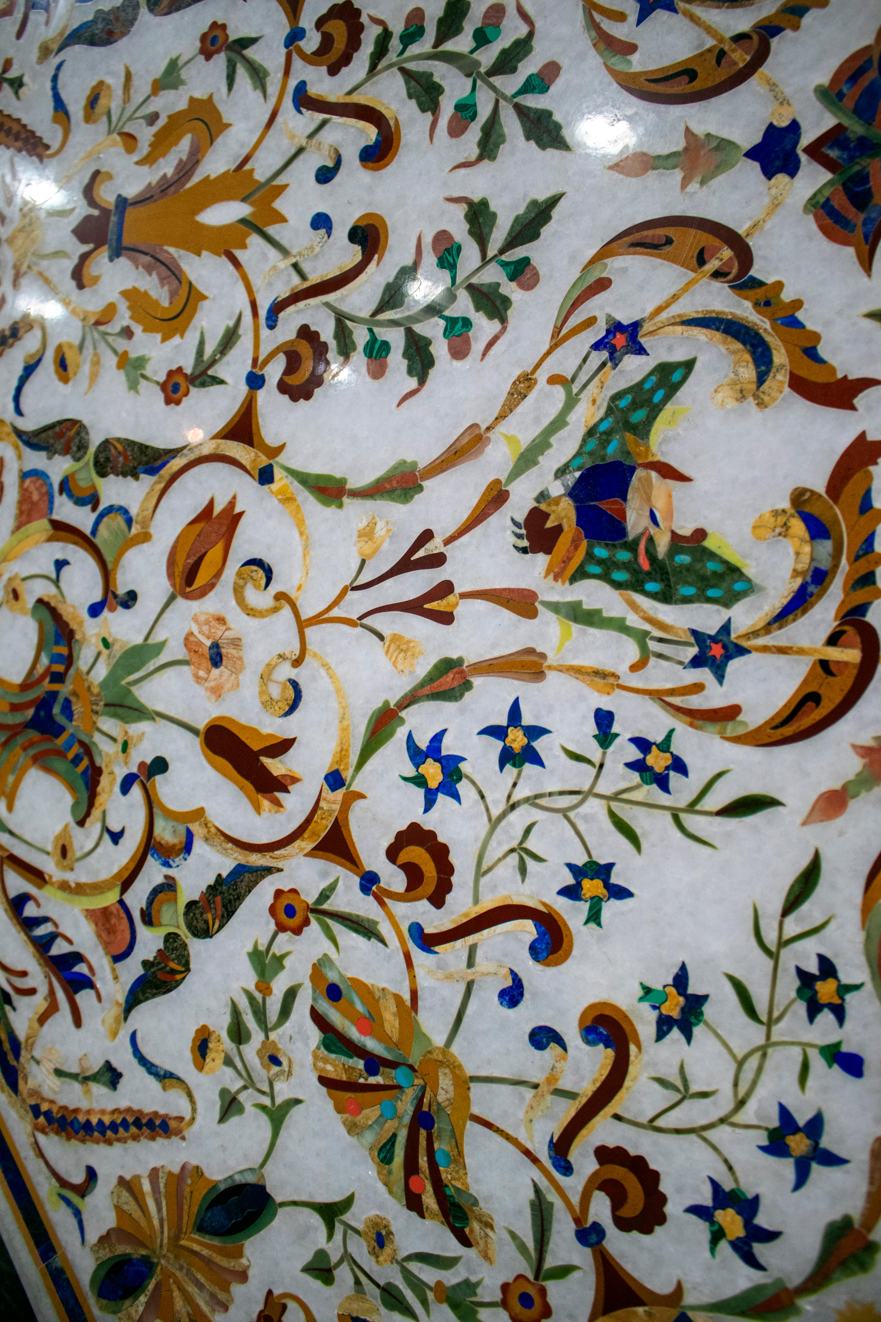 20th Century Octagonal Italian Pietre Dure Mosaic Inlay Carrara White Marble Table Top For Sale