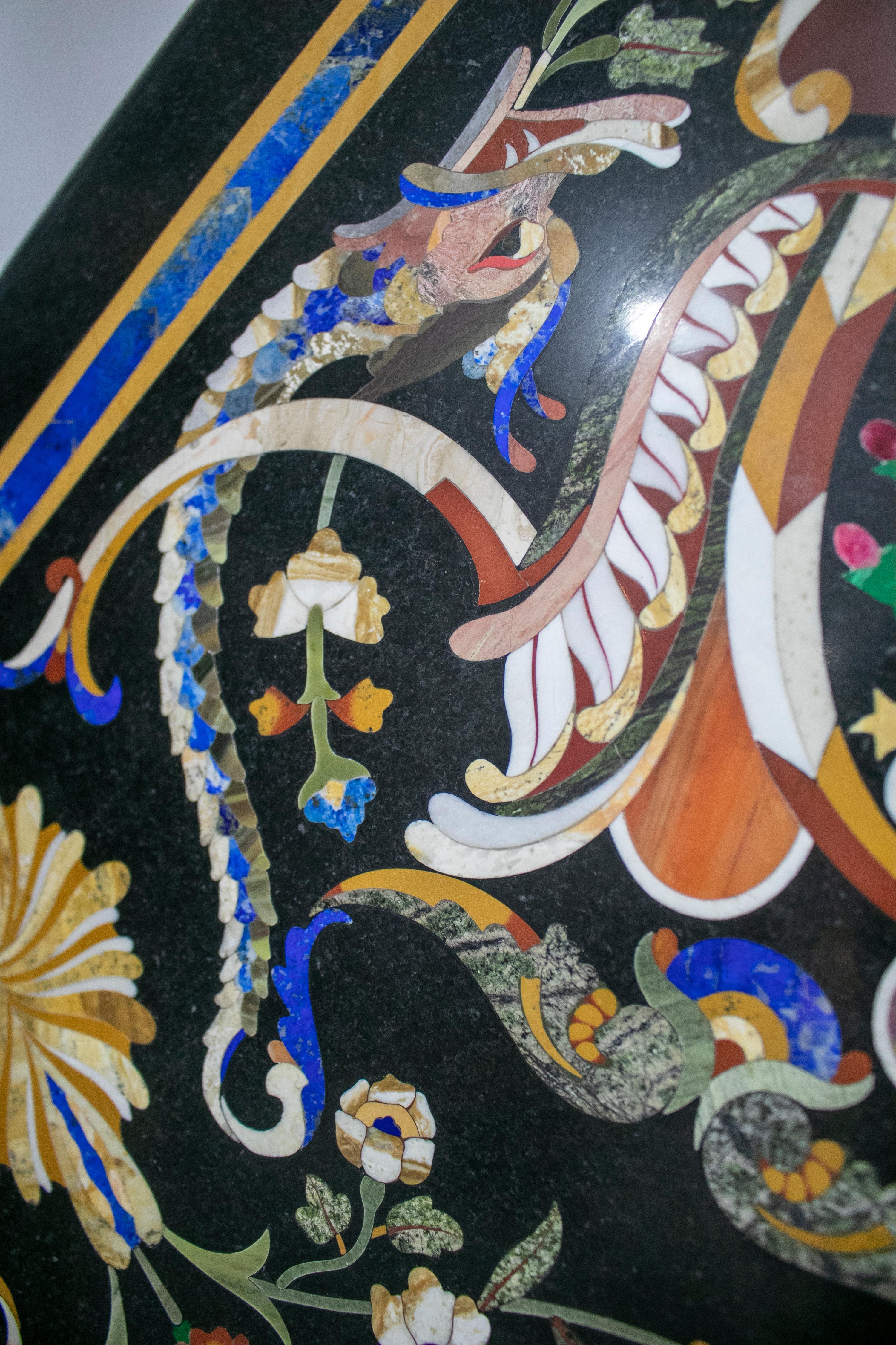 Achteckige italienische Pietre Dure Mosaik Intarsien Marmor Tischplatte im Angebot 8
