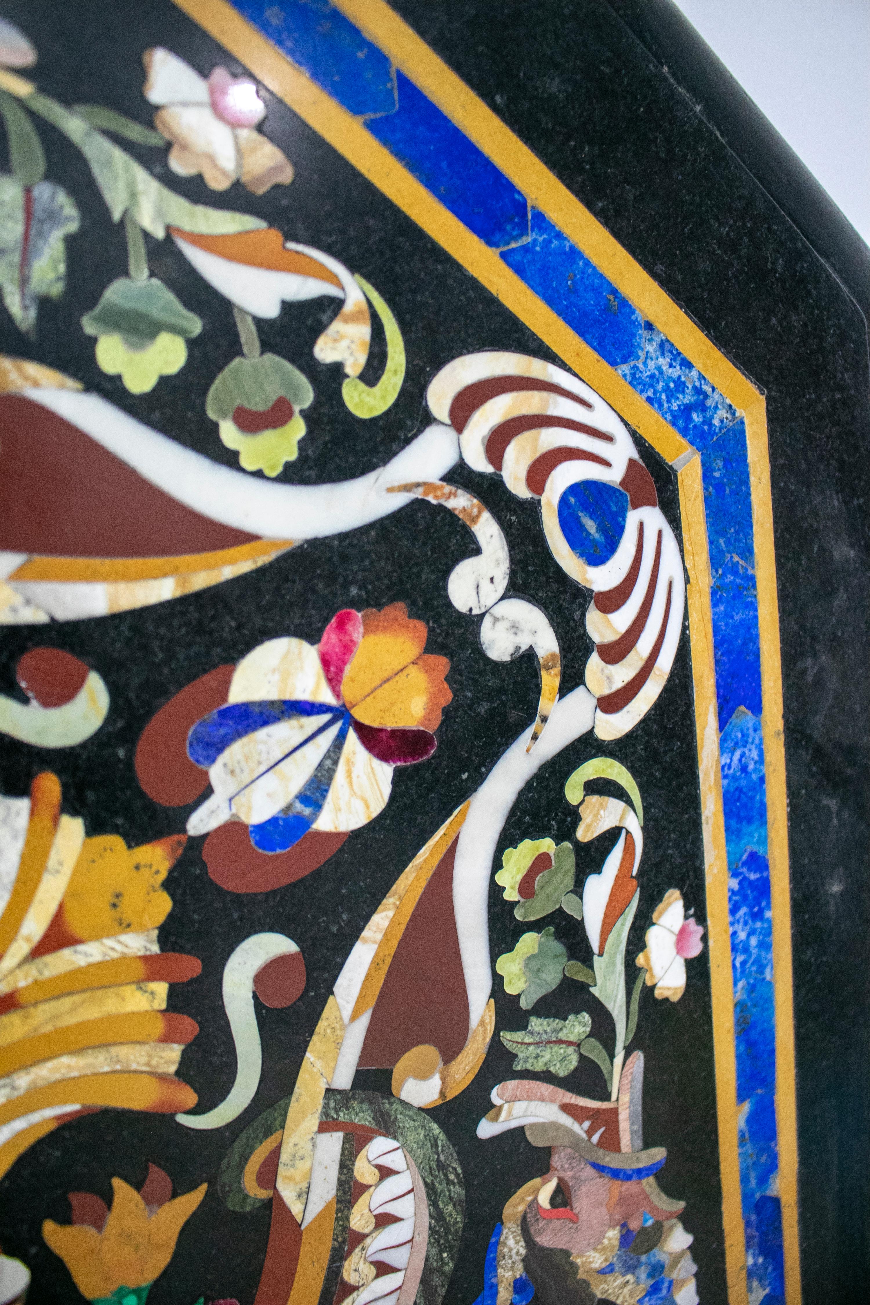 Achteckige italienische Pietre Dure Mosaik Intarsien Marmor Tischplatte im Angebot 10