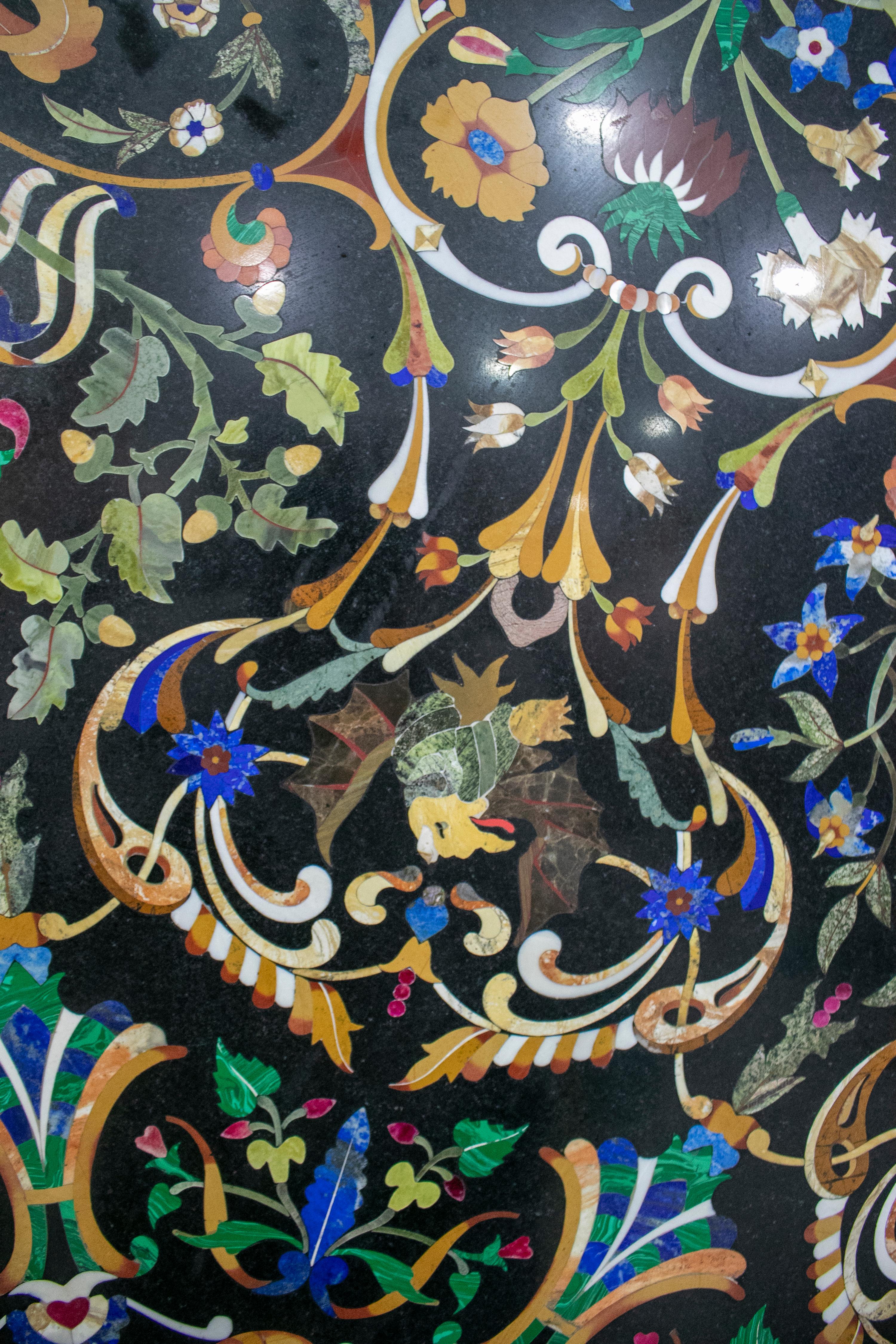 Achteckige italienische Pietre Dure Mosaik Intarsien Marmor Tischplatte im Zustand „Gut“ im Angebot in Marbella, ES