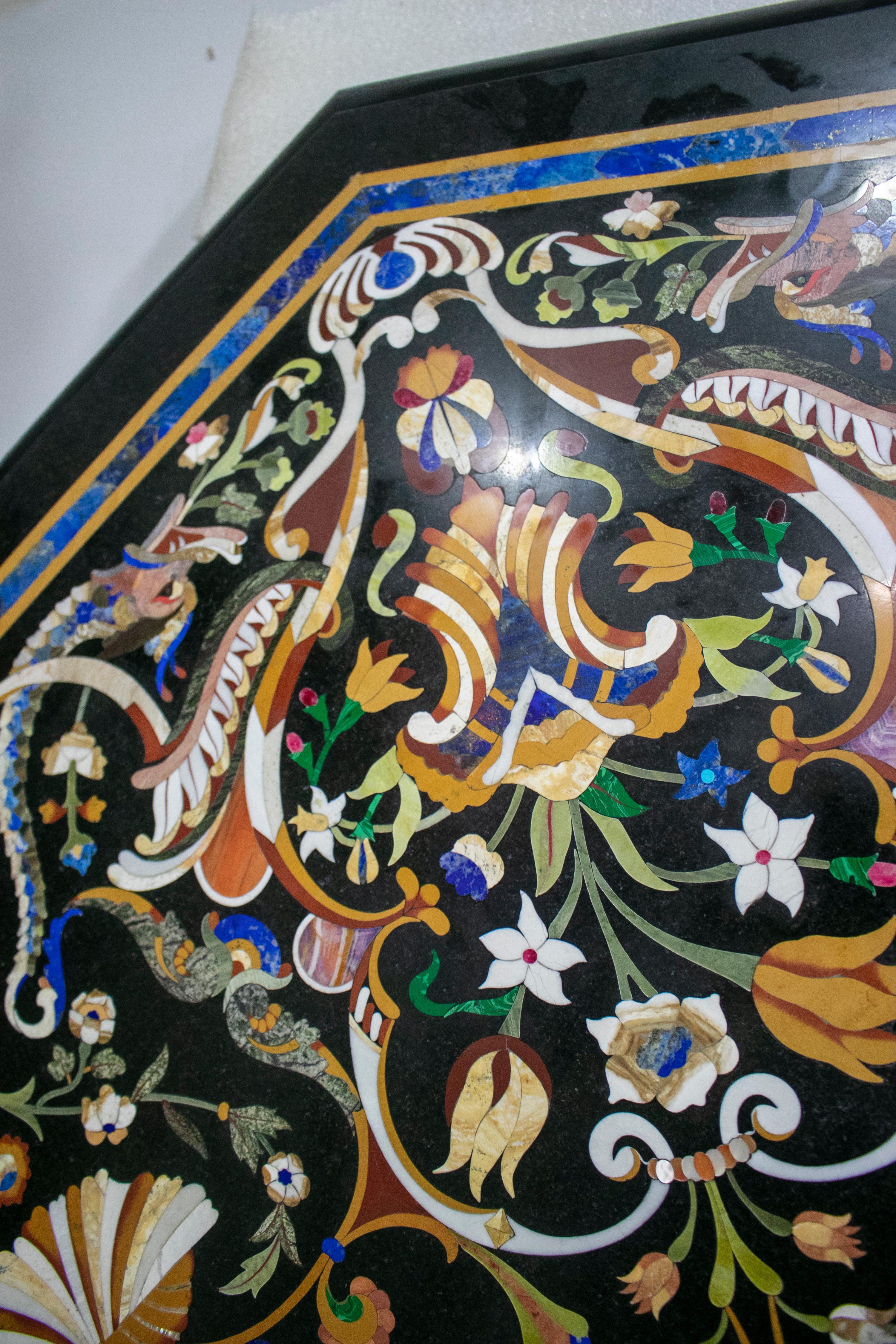 Table octogonale italienne Pietre Dure Mosaïque incrustée en marbre Bon état - En vente à Marbella, ES