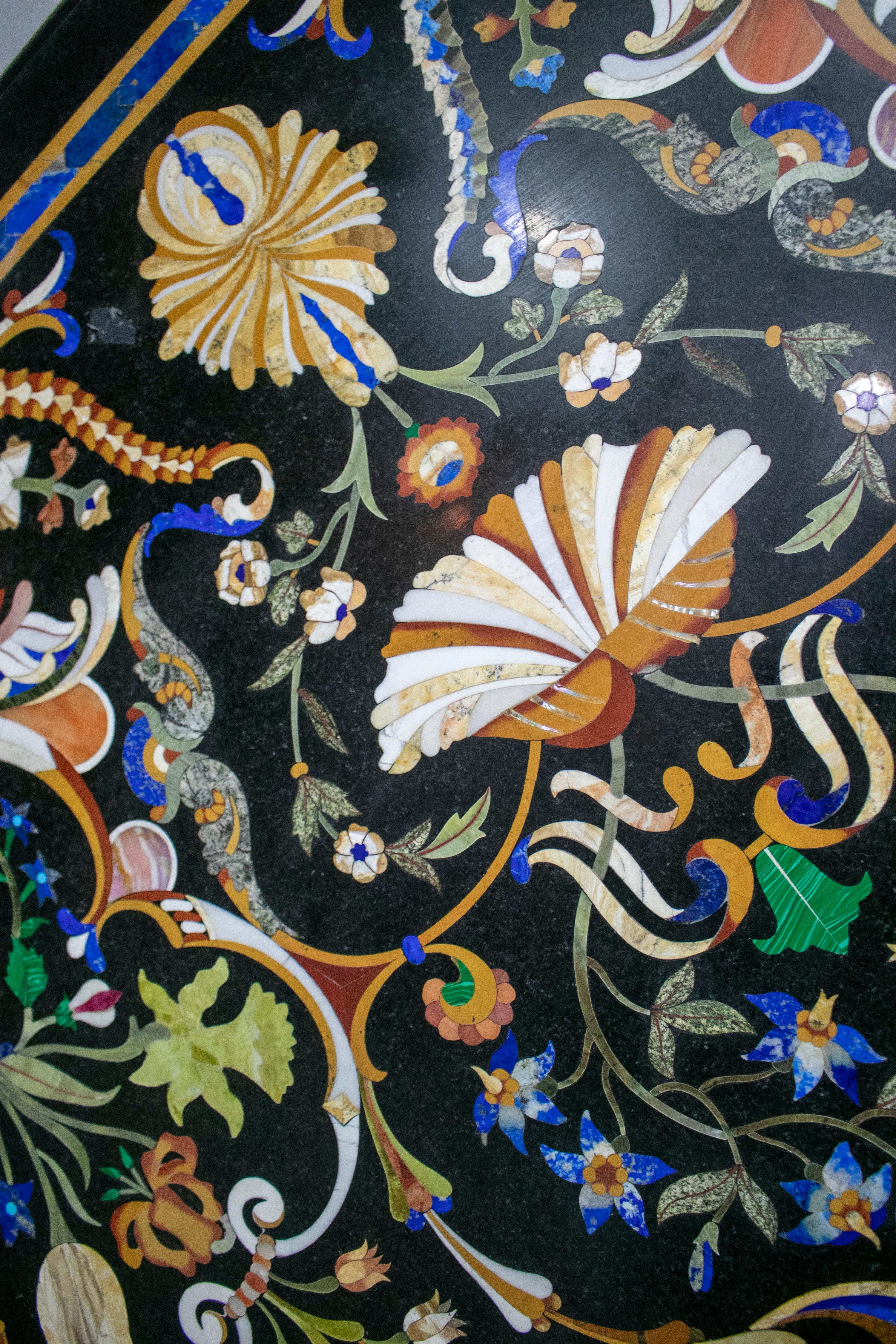 Achteckige italienische Pietre Dure Mosaik Intarsien Marmor Tischplatte im Angebot 1