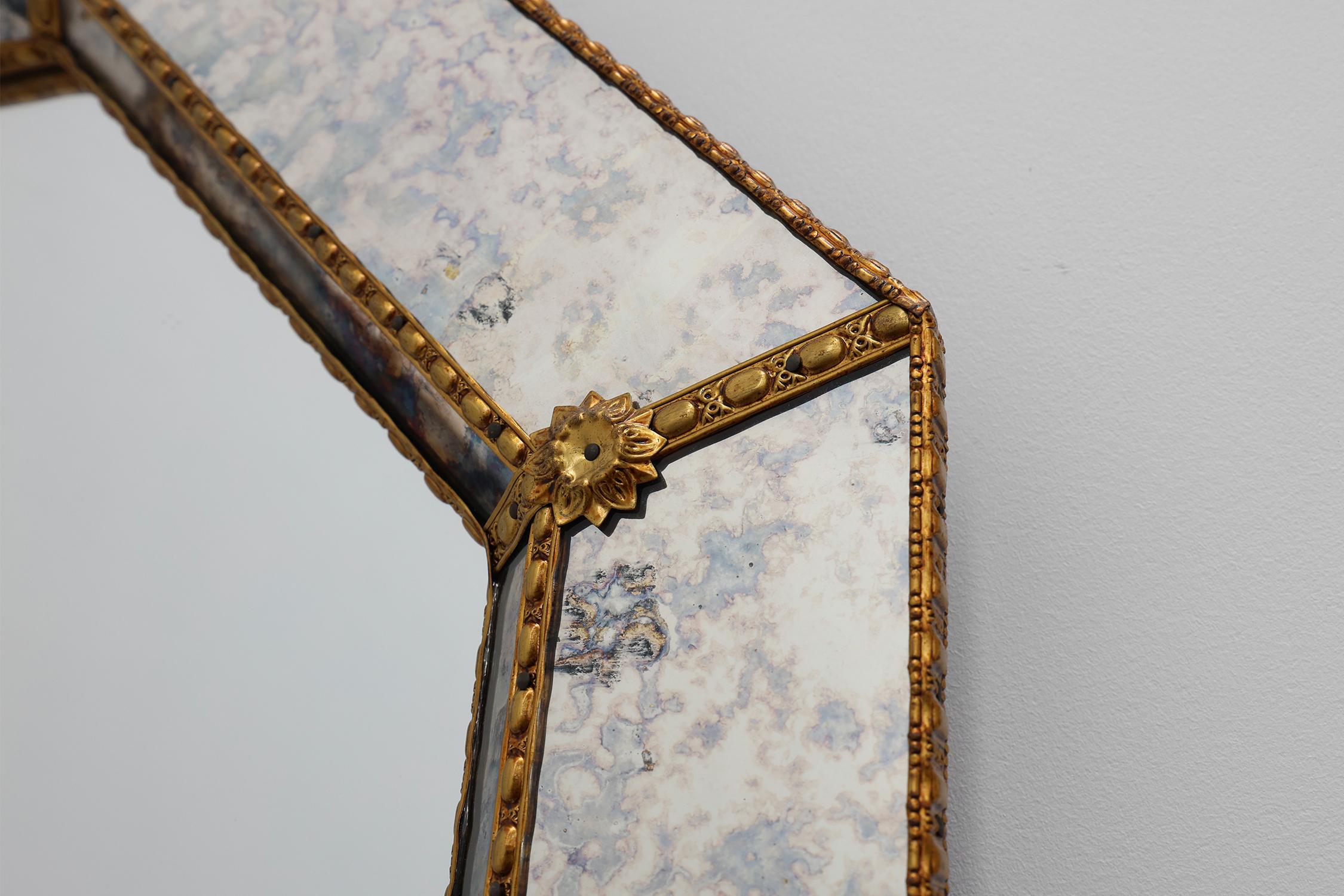 Espejo trapezoidal italiano octogonal de estilo regencia de Hollywood o veneciano Regencia de Hollywood en venta