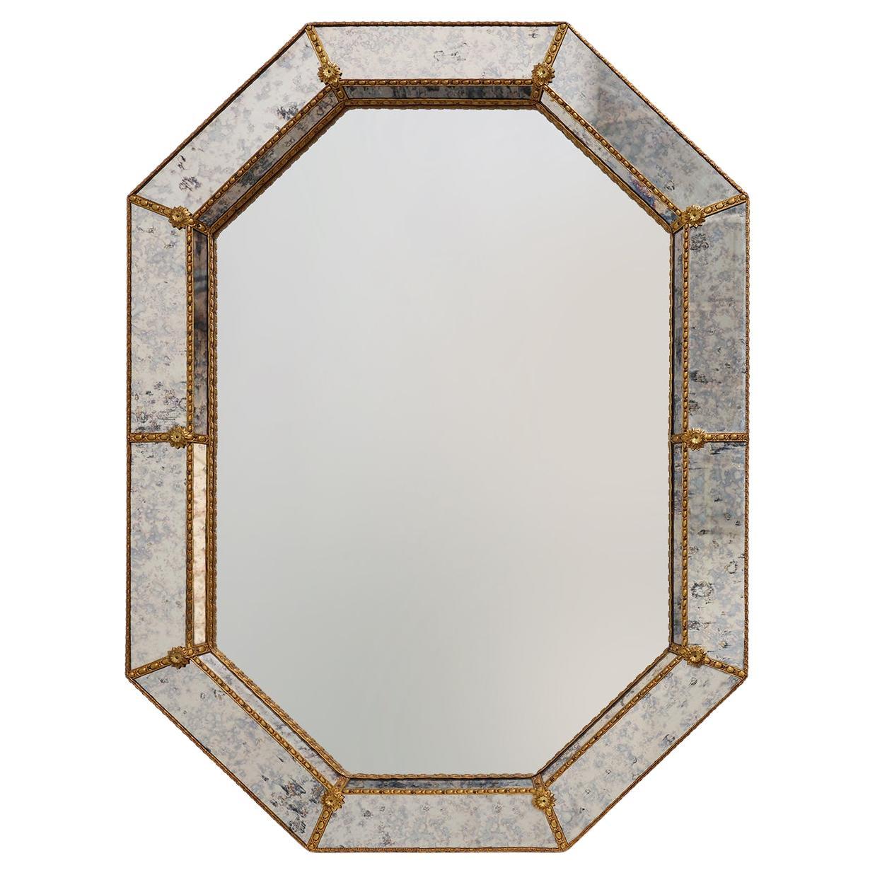 Espejo trapezoidal italiano octogonal de estilo regencia de Hollywood o veneciano en venta