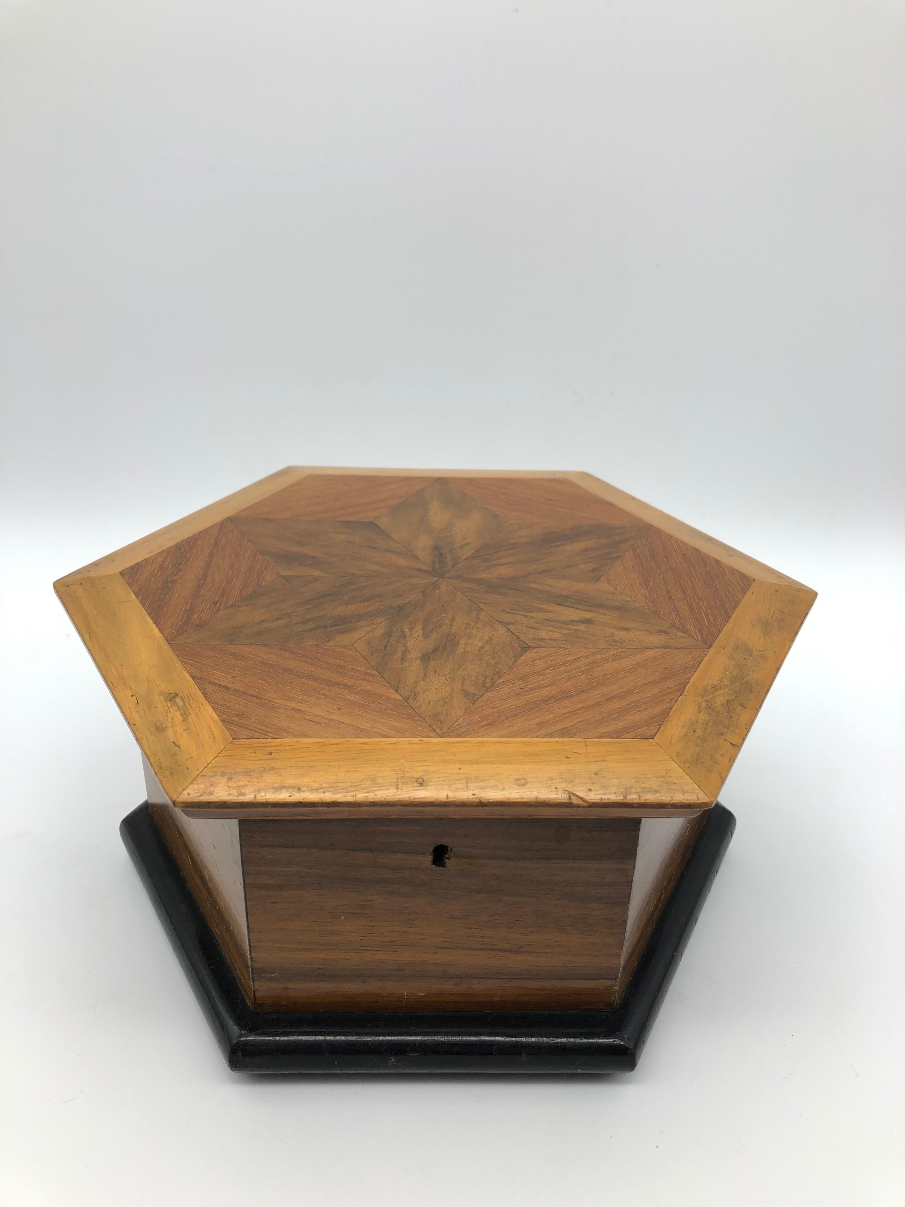 Antique jewelry box wood star inlaid.


The casket was high quality processed

Octagonal body with inlaid lid with mirror

Box is lockable, key is available

Black ebonized base

The casket has been restored and polished!

Measures: