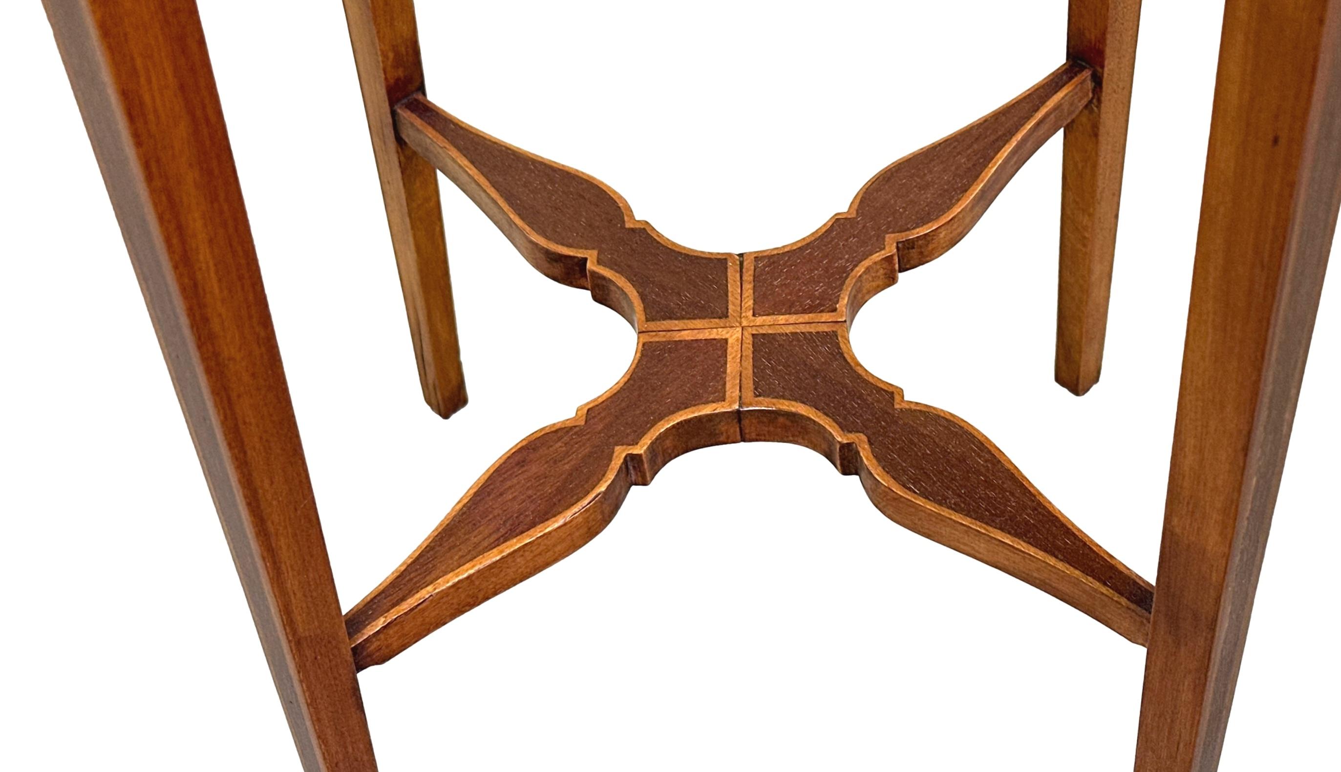 English Octagonal Late 19th Century Mahogany & Satinwood Occasional Table For Sale