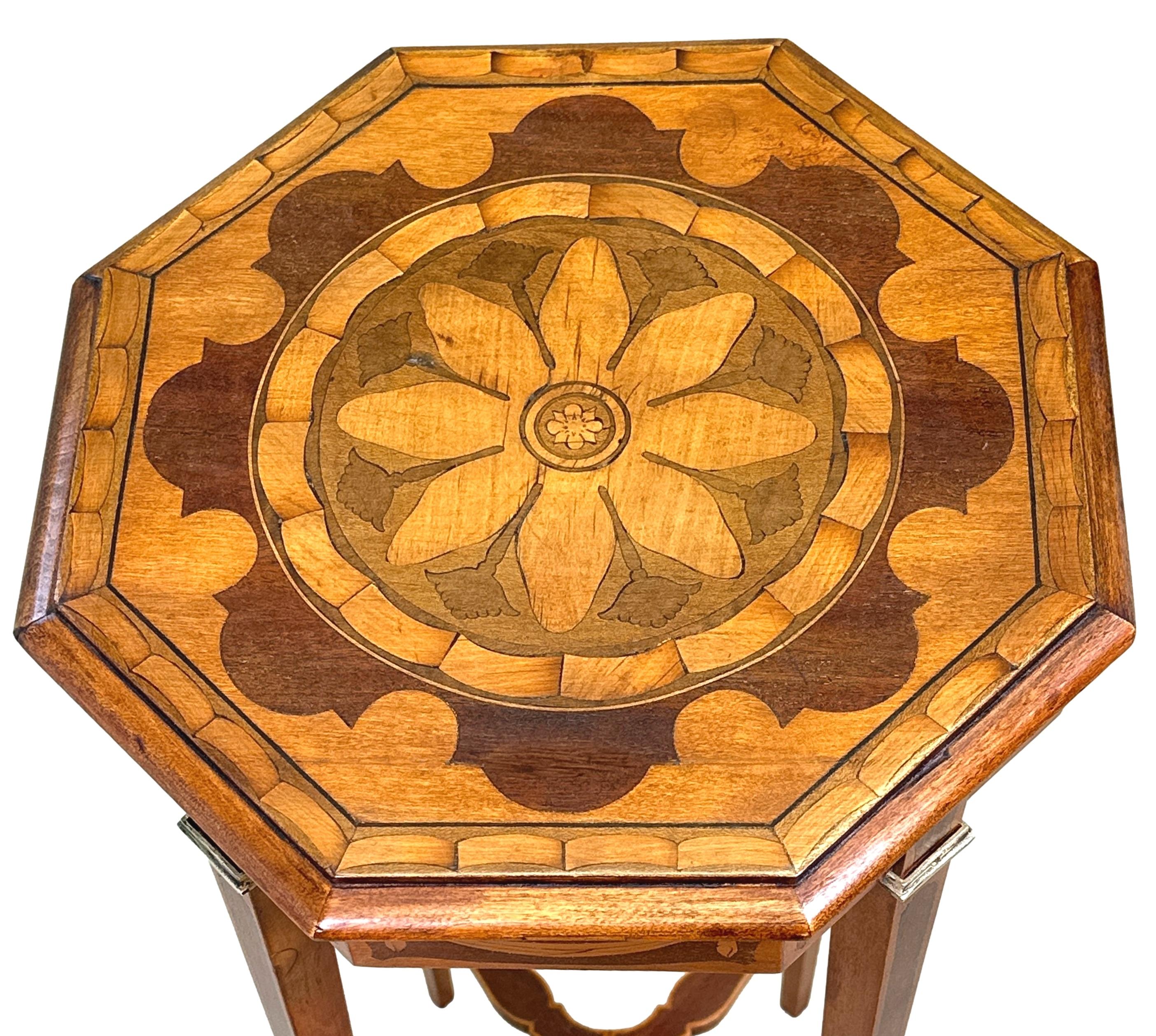 Mesa auxiliar octogonal de caoba y madera satinada de finales del siglo XIX en Bueno estado para la venta en Bedfordshire, GB