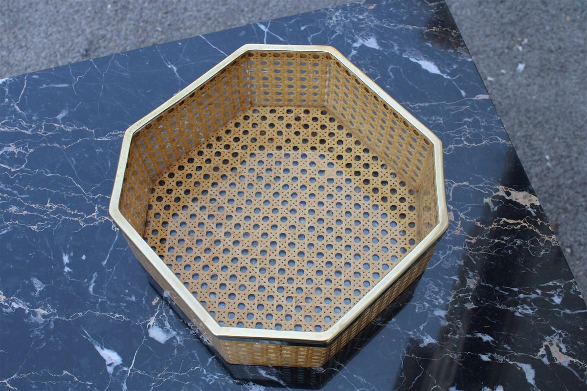 Octagonal Lucite Tray Bowl Straw Brass Italian 1970 Gabriella Crespi Style In Good Condition For Sale In Palermo, Sicily