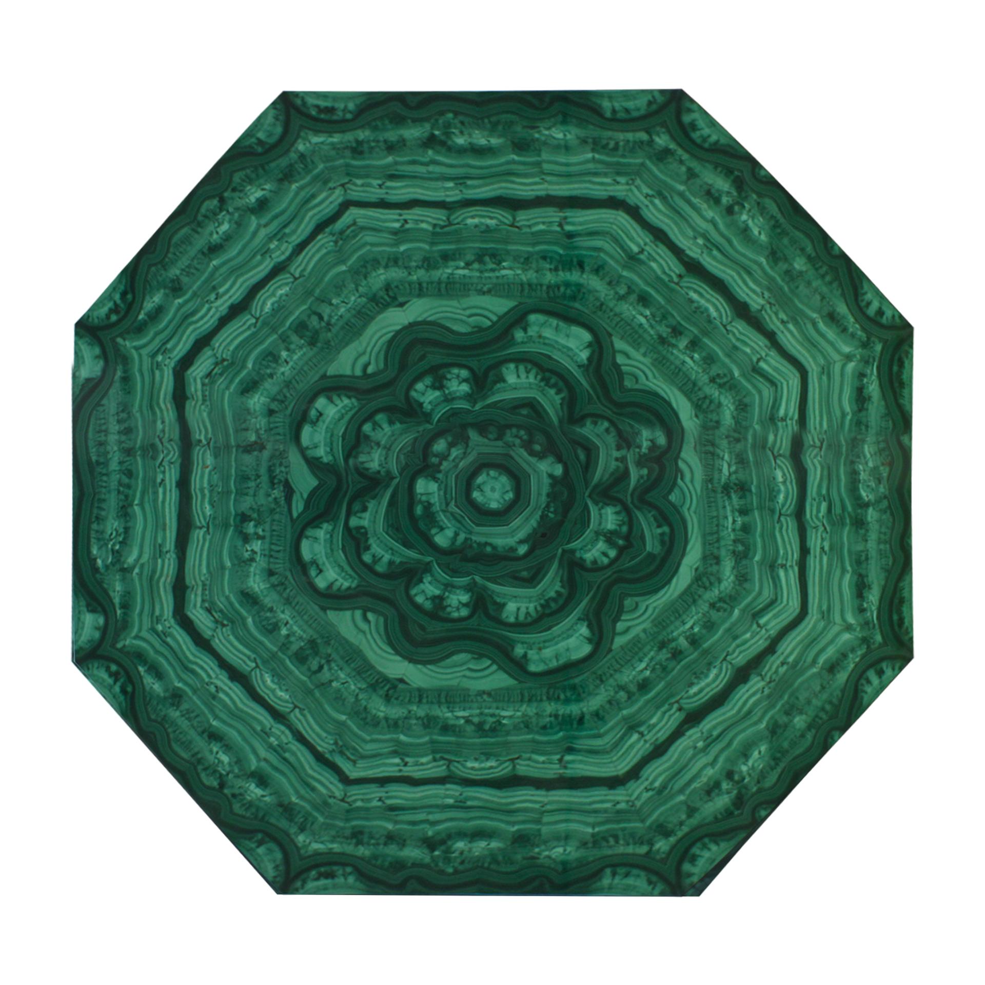 Tavolino con piano ottagonale in intarsio di malachite e base a croce laccata nera. Italia anni '70.

Ogni articolo che LA Studio offre viene controllato dal nostro team di 10 artigiani nel nostro laboratorio interno. È possibile effettuare