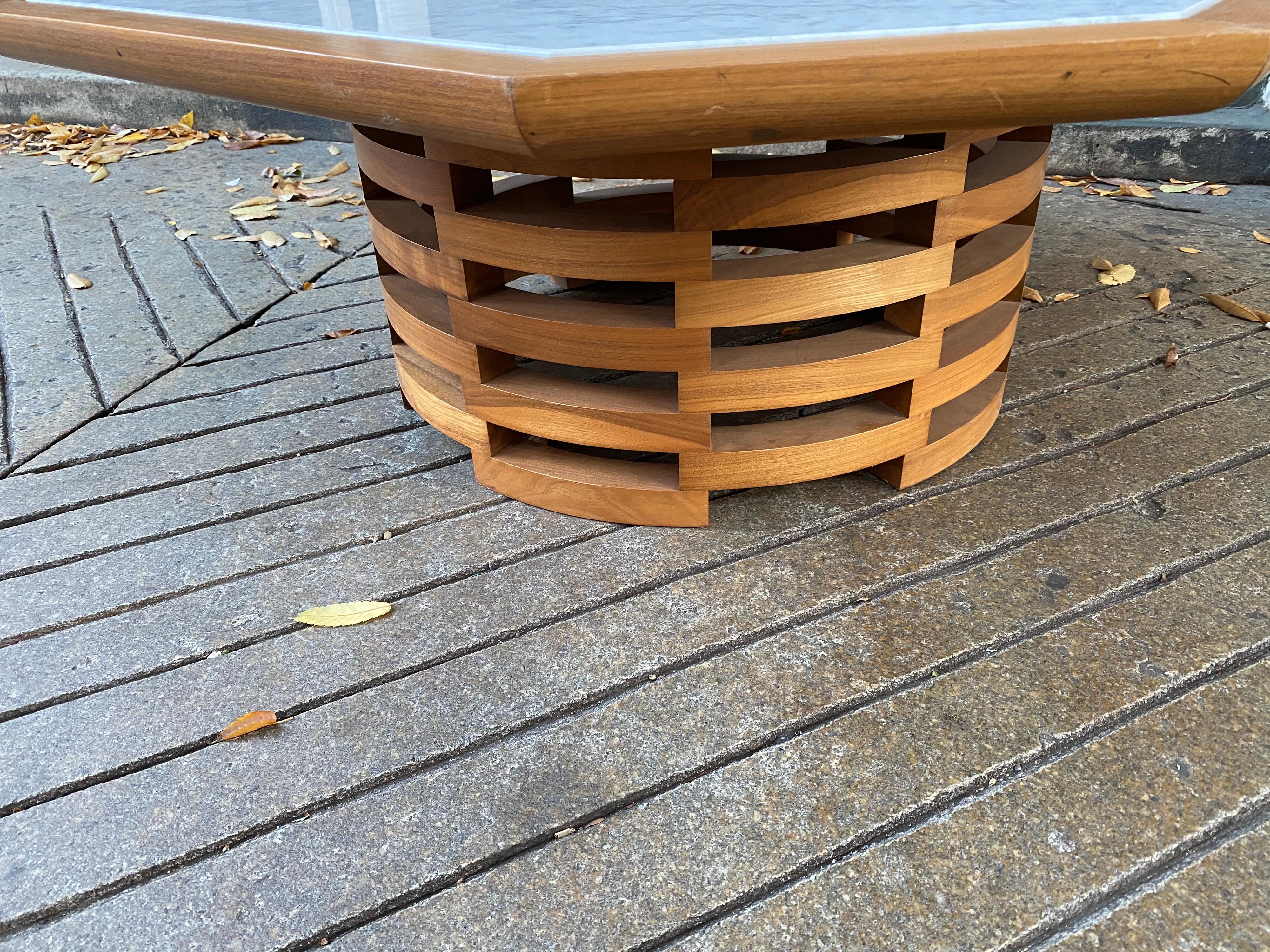 Octagonal Marble-Top Coffee Table In Good Condition In Philadelphia, PA