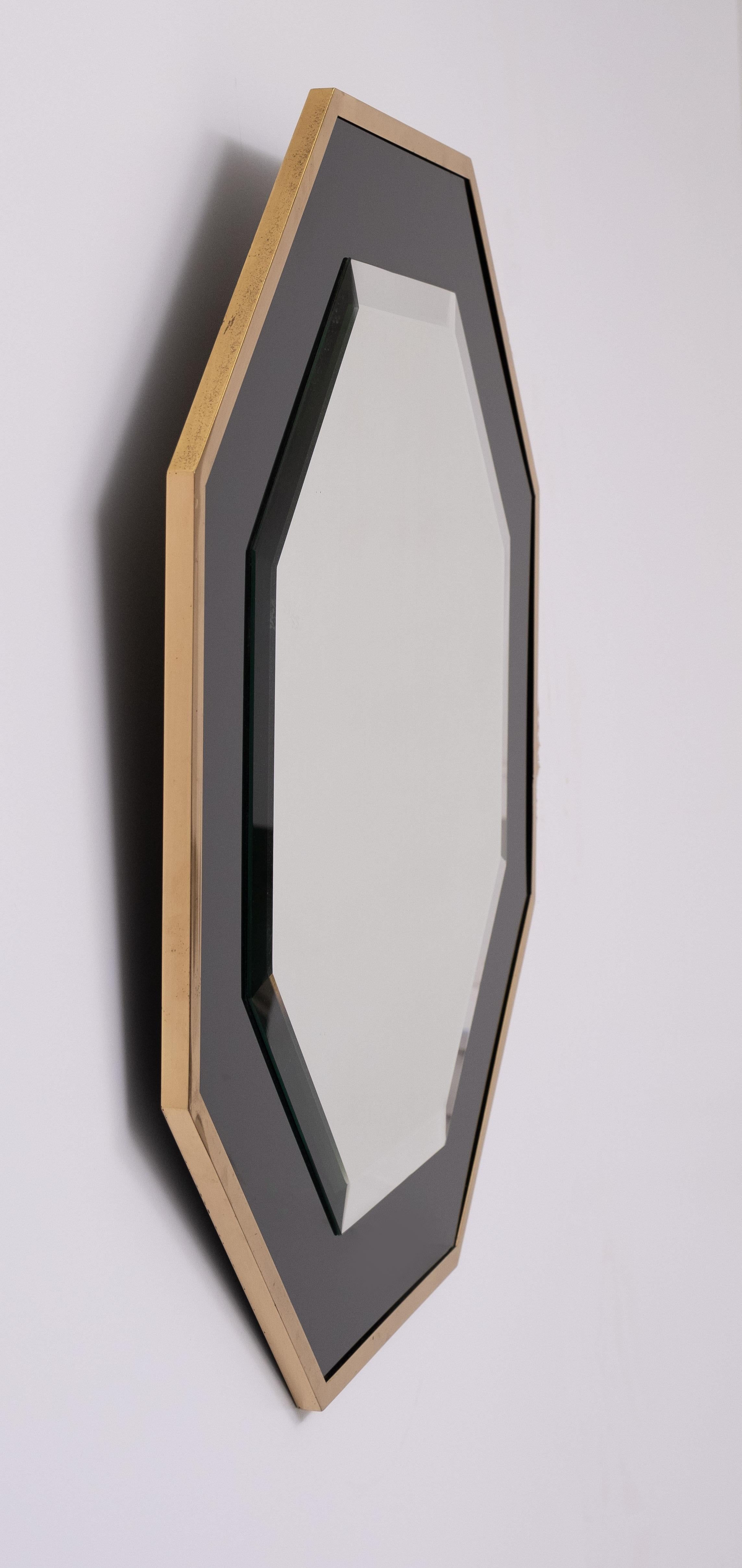 Miroir Cadre de miroir octogonal en laiton  1970s  Jean Claude Mahey en vente