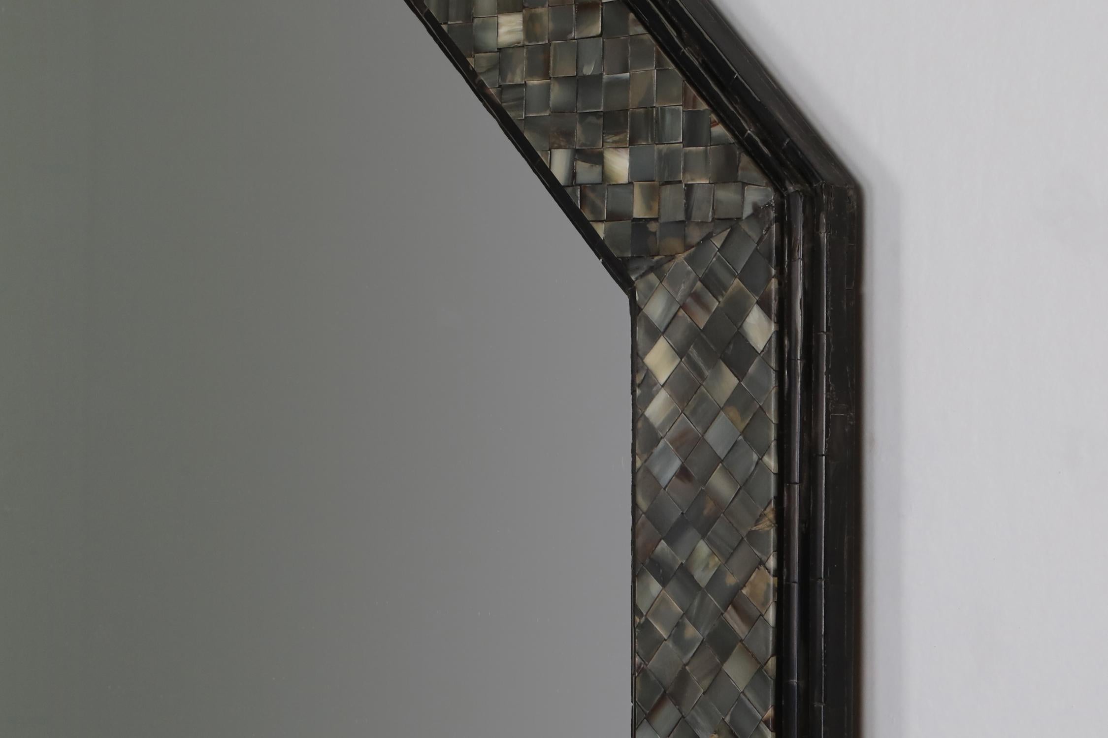Achteckiger Spiegel aus Zelluloid-Mosaik (Belgisch) im Angebot