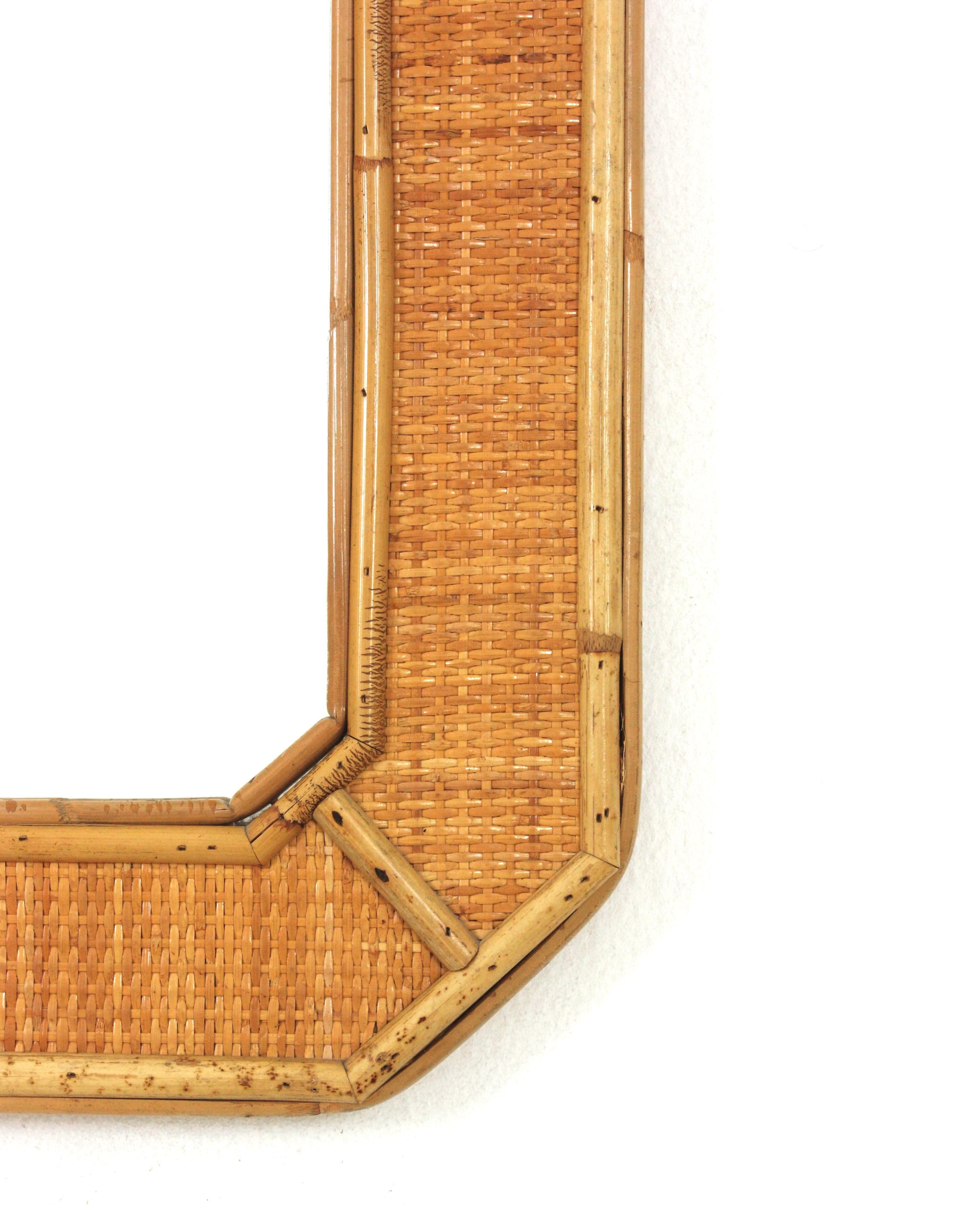 XX secolo Specchio ottagonale in rattan e vimini intrecciato in vendita