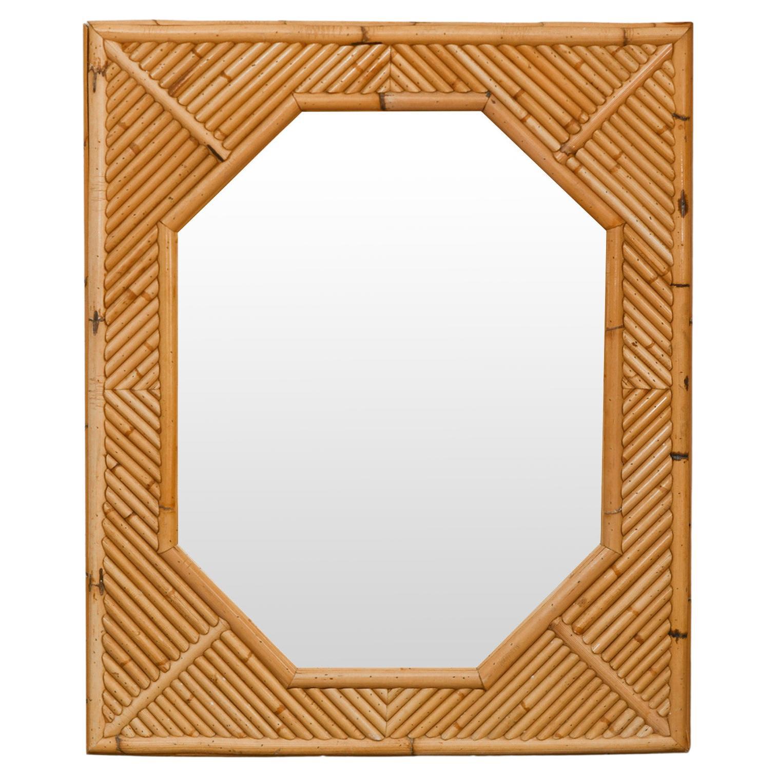 Miroir octogonal avec cadre rectangulaire en bambou aux motifs géométriques