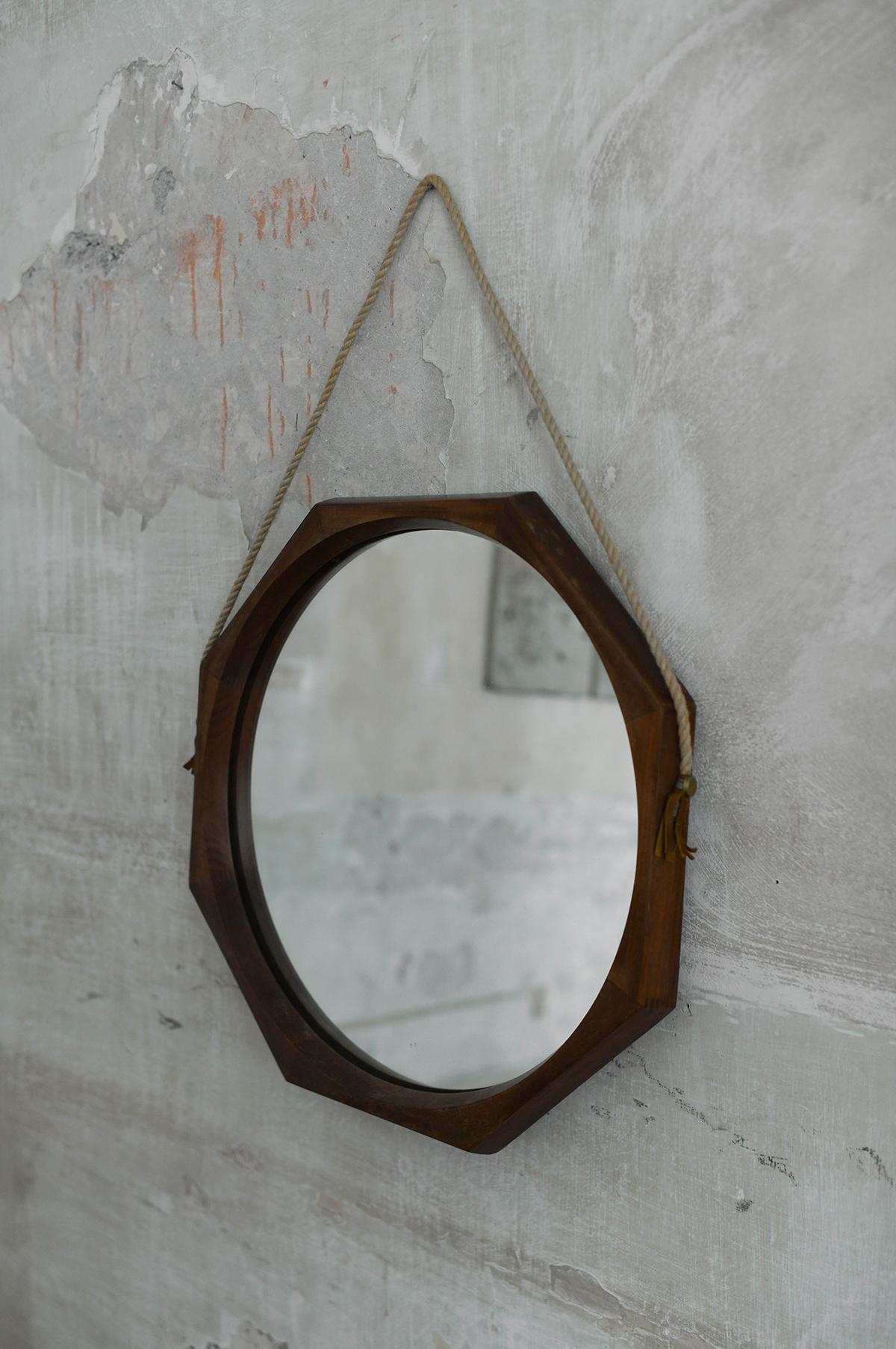 Miroir octogonal avec cadre en bois et détails en corde avec accents en cuir, années 1950. Bon état - En vente à Roma, RM
