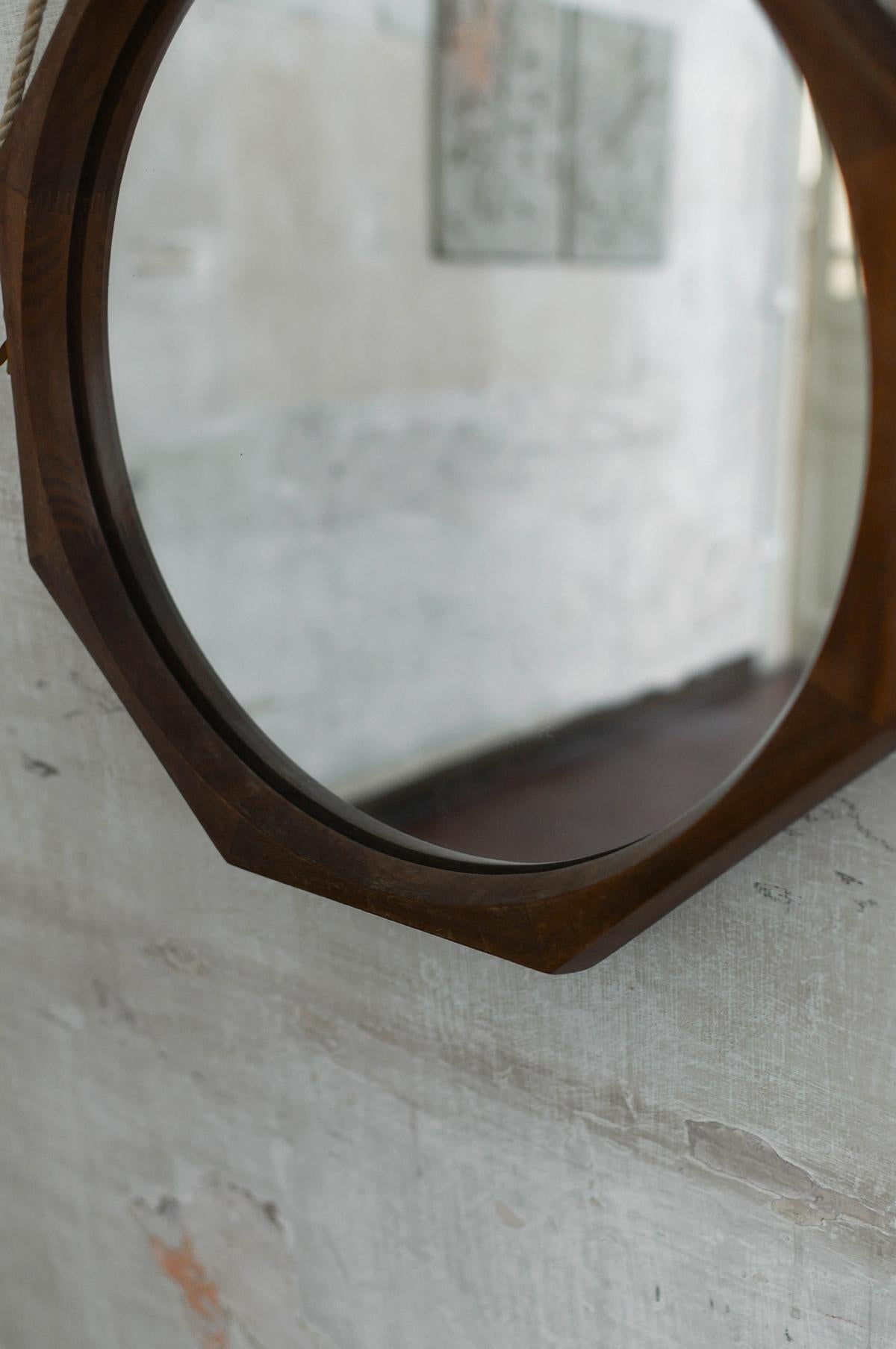 Miroir octogonal avec cadre en bois et détails en corde avec accents en cuir, années 1950. en vente 1