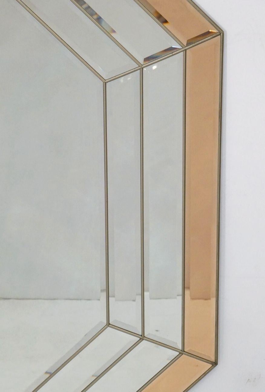 Métal Miroir mural octogonal moderniste en verre biseauté d'Italie (H 45 1/4 x L 35) en vente