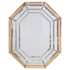 Miroir mural octogonal moderniste en verre biseauté d'Italie (H 45 1/4 x L 35)