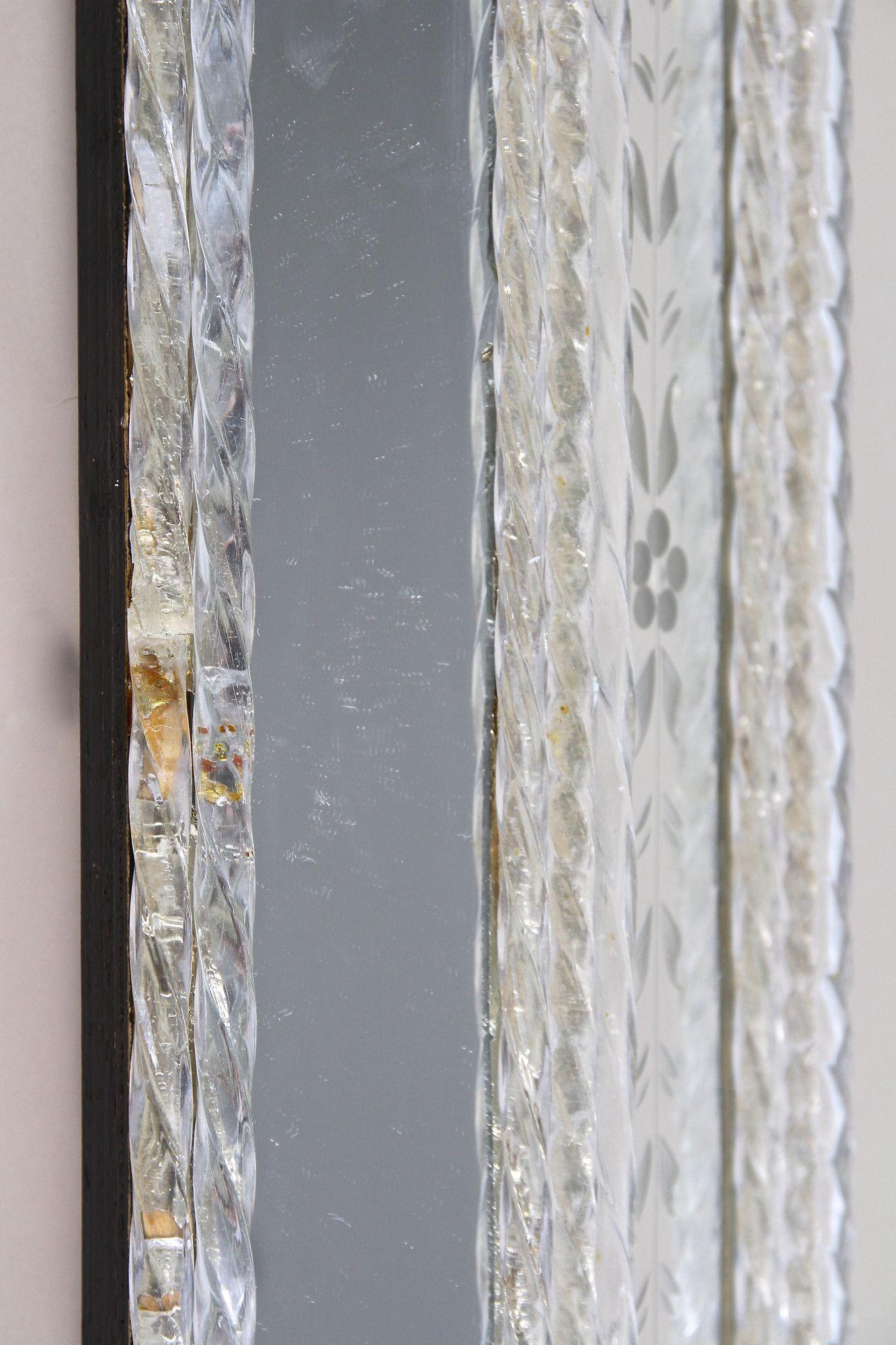 Achteckiger Murano-Glasspiegel mit Gravuren/Glasblumen, signiert, IT, 1970er Jahre im Angebot 1