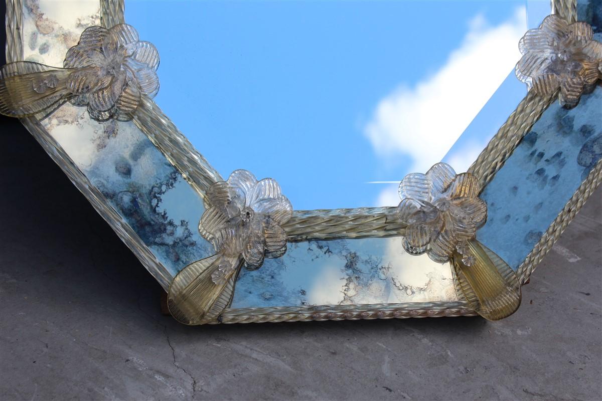 Mid-Century Modern Miroir octogonal en verre de Murano avec fleurs Miroirs travaillés 1950s Italian Design en vente