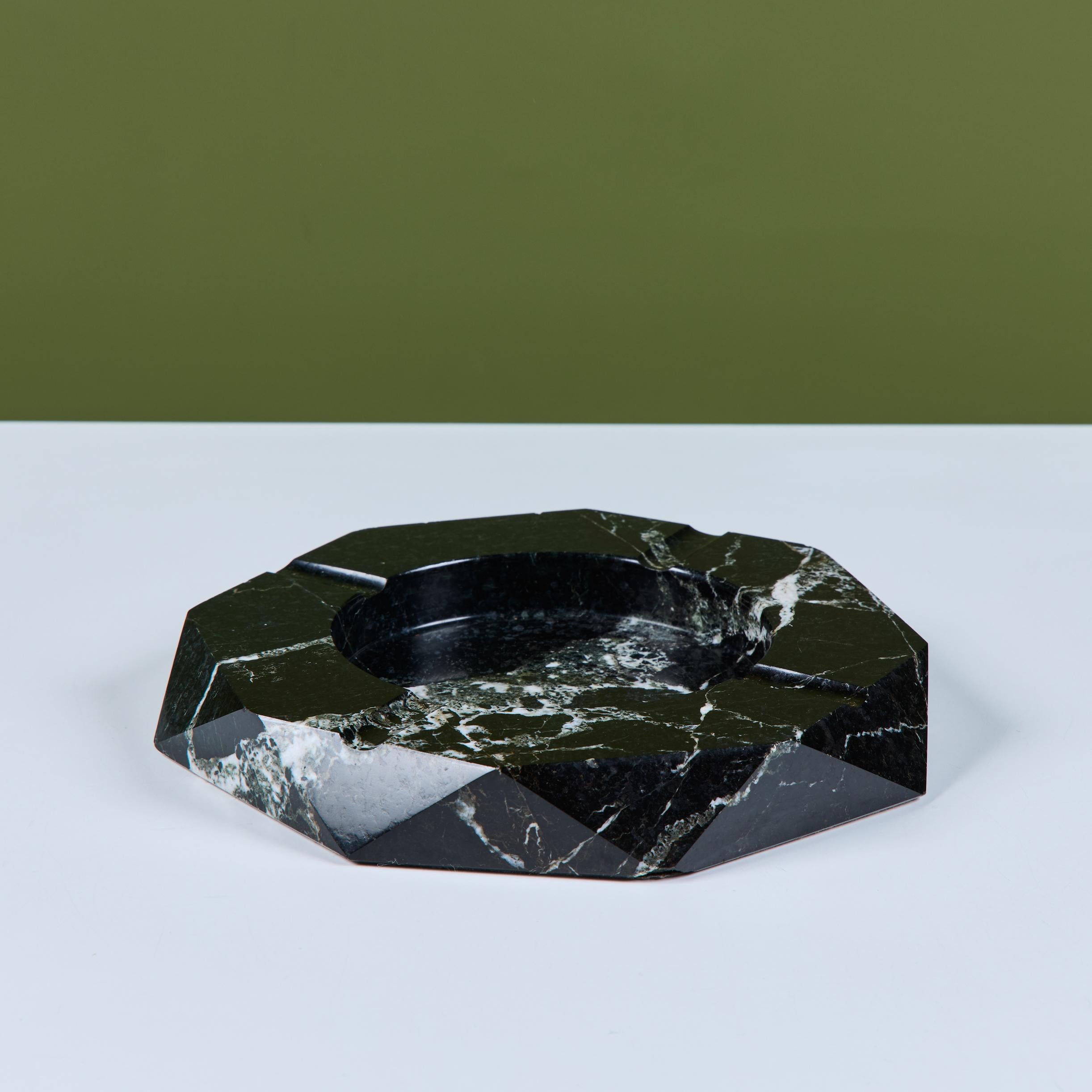 Achteckiger Aschenbecher aus Nero Marquina-Marmor im Zustand „Gut“ im Angebot in Los Angeles, CA