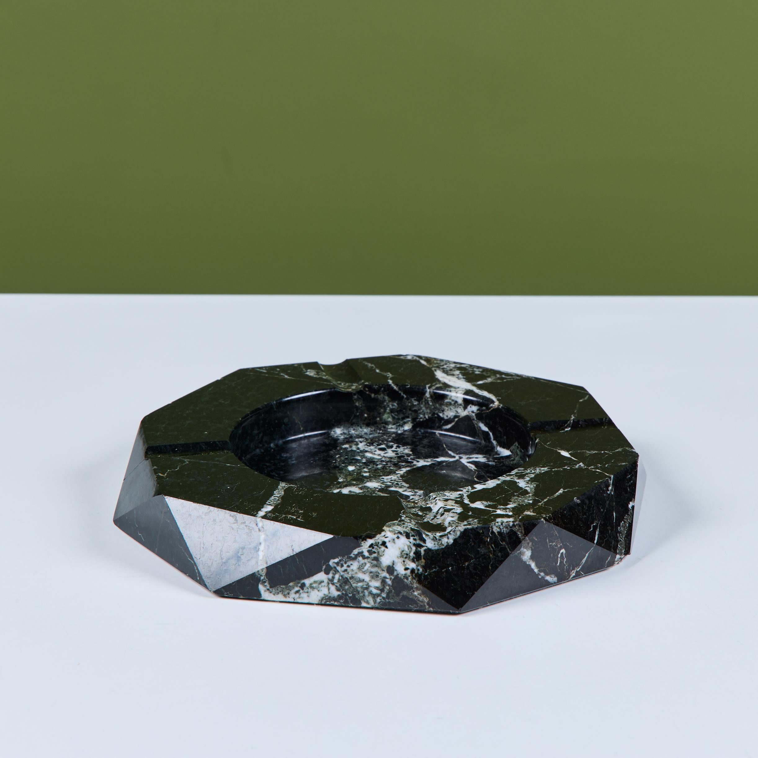 Achteckiger Aschenbecher aus Nero Marquina-Marmor (20. Jahrhundert) im Angebot