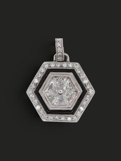Collar con colgante octogonal de ónix y diamantes en oro blanco de 18 quilates