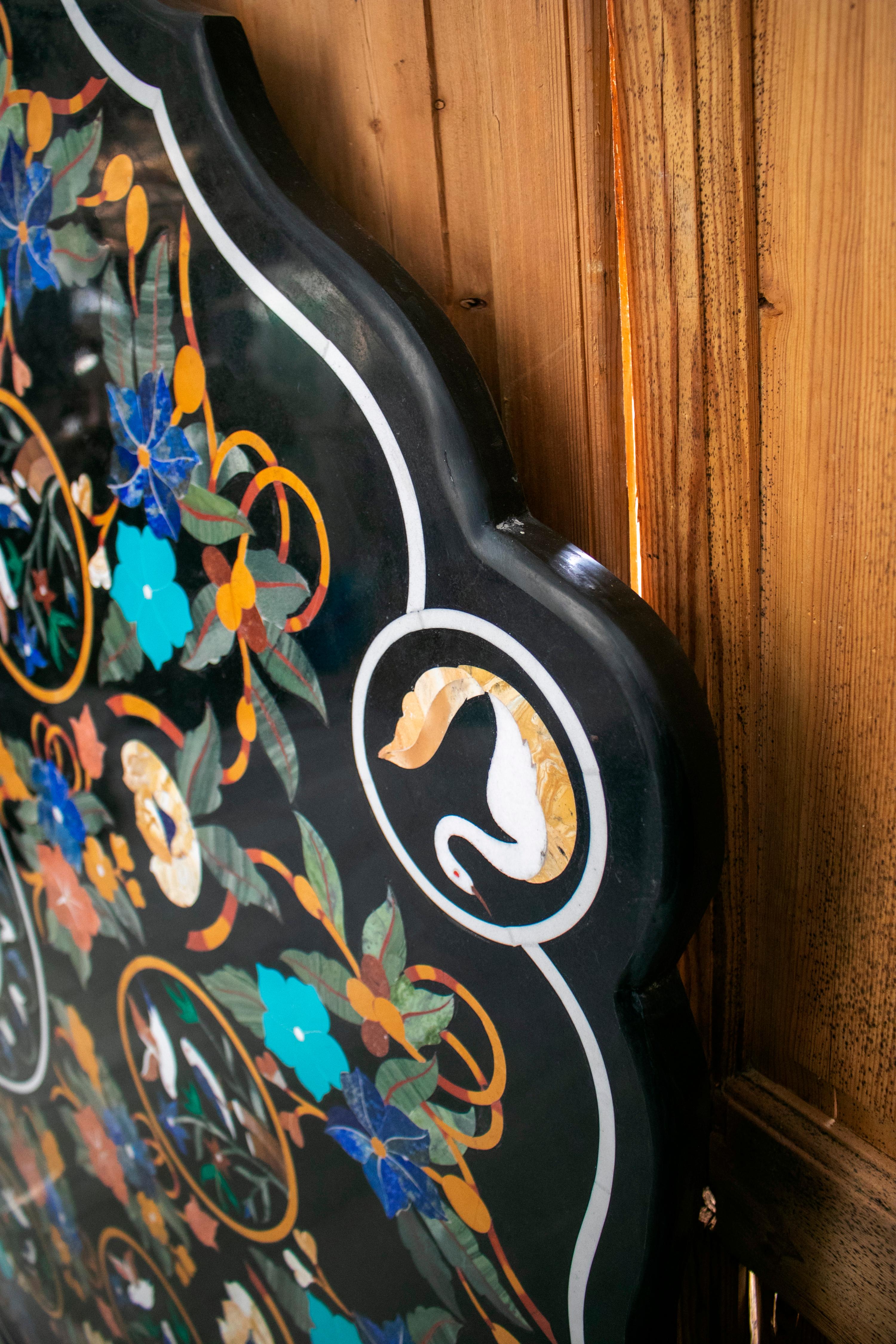 Octagonal Pietre Dure Marble Inlay Mosaic Table Top with Lapis and Turquoise  In Good Condition For Sale In Marbella, ES