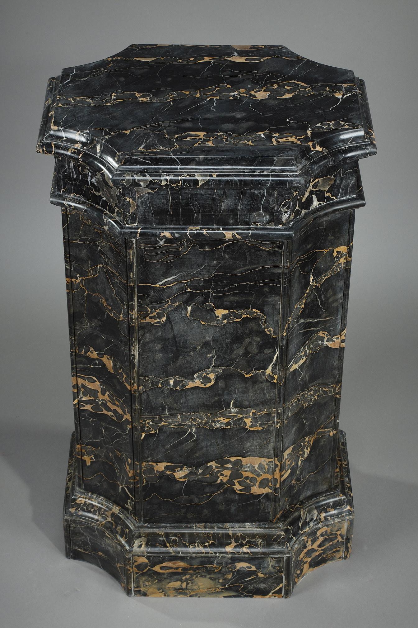 Octagonal Portor marble column, 19th century In Good Condition In Paris, FR