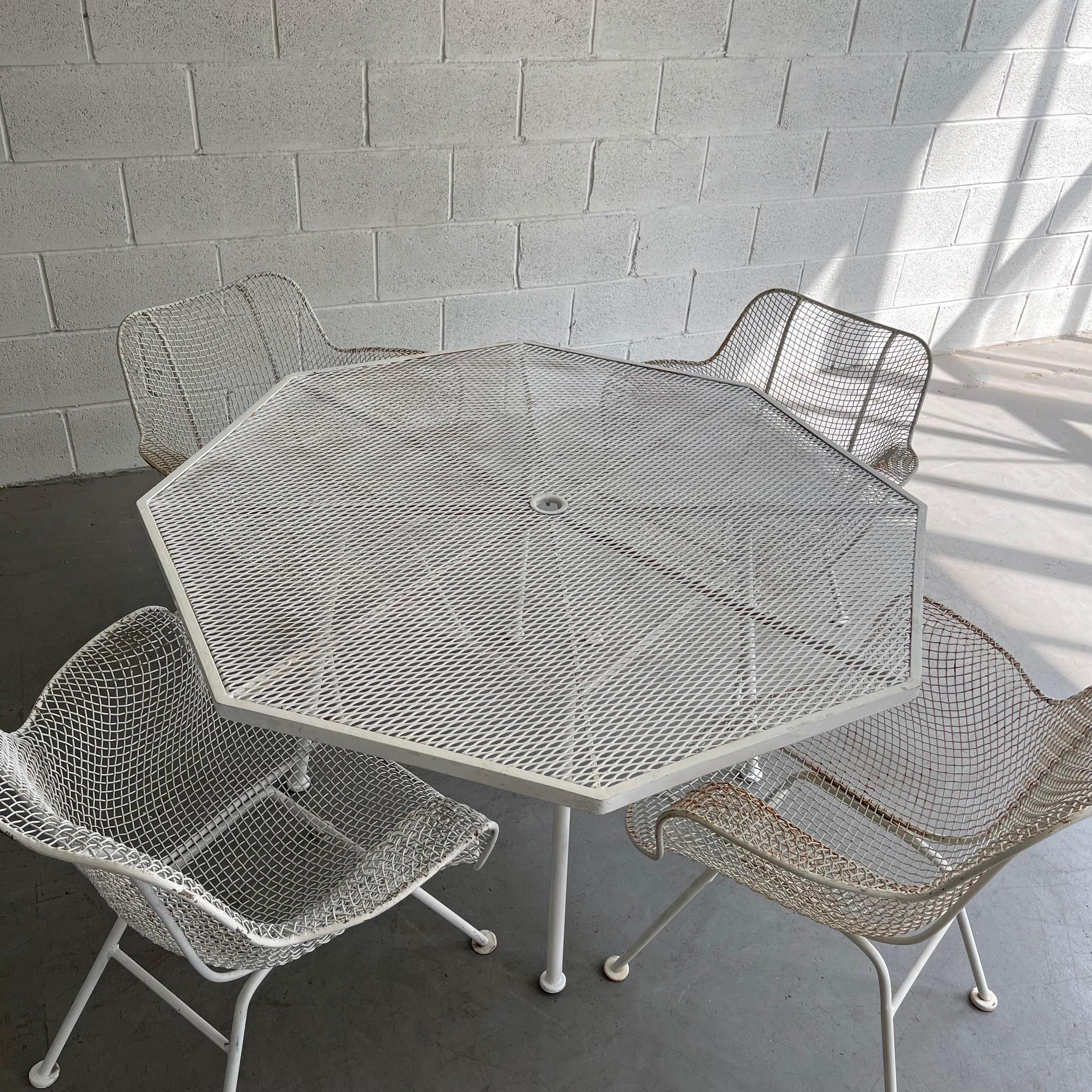 Octagonal Sculptura Patio Dining Set by Russell Woodard In Good Condition In Brooklyn, NY