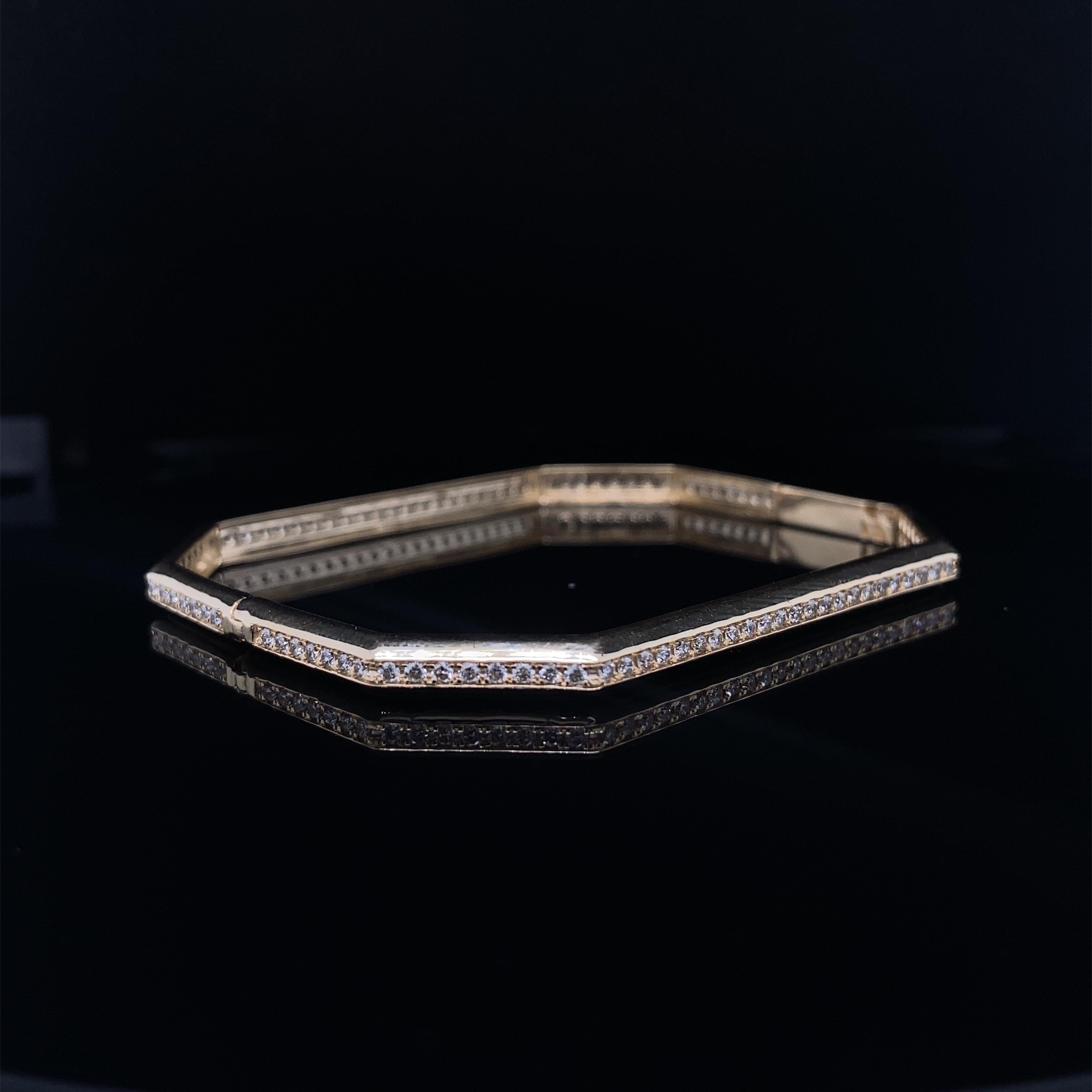 Round Cut Octagonal Shape Bangle Bracelet Set in 18k Solid Gold For Sale