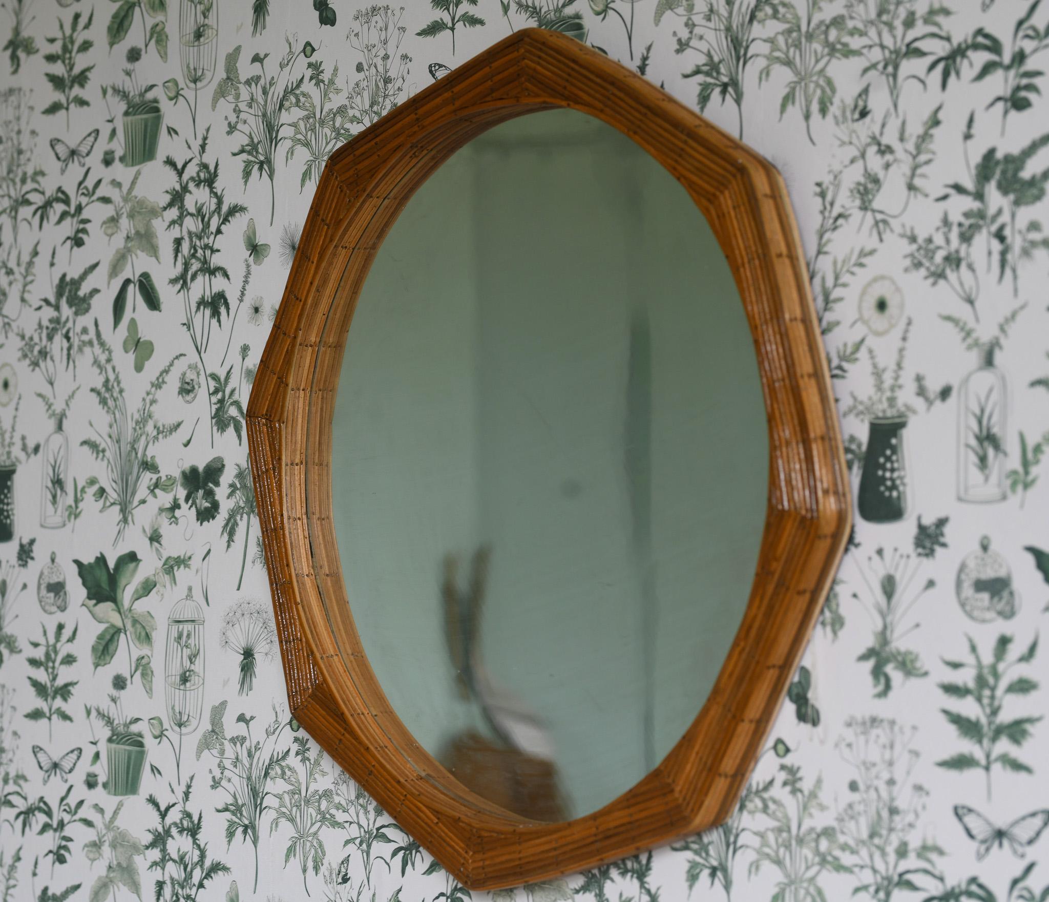 Espejo de pared de forma octogonal, hecho a mano con mimbre de caña de lápiz Filipino en venta