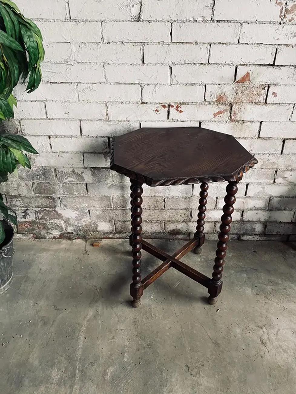 Octagonal Side Table Bobbin Turned Legs, Late 19th Century In Good Condition In Mombuey, Zamora