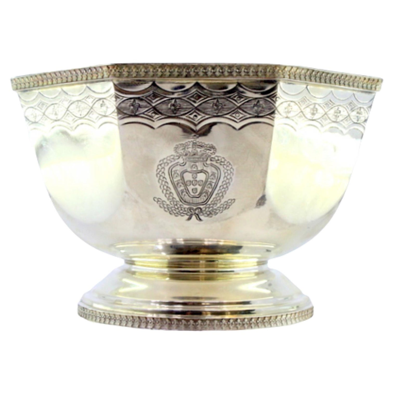 Octagonal silver bonbon box w/ Portuguese arms 
fleur-de-lys friezes For Sale