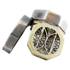 Octagonal silver-gold vinaigrette, smooth on both sides, George III period