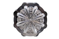 Portagioie ottagonale in argento con motivi geometrici sul coperchio rimovibile