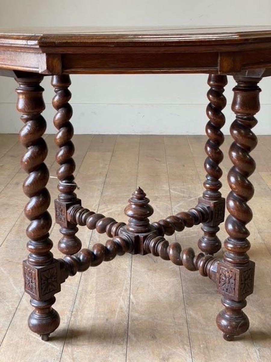 Octagonal Spool Leg Side Table In Good Condition In New York, NY