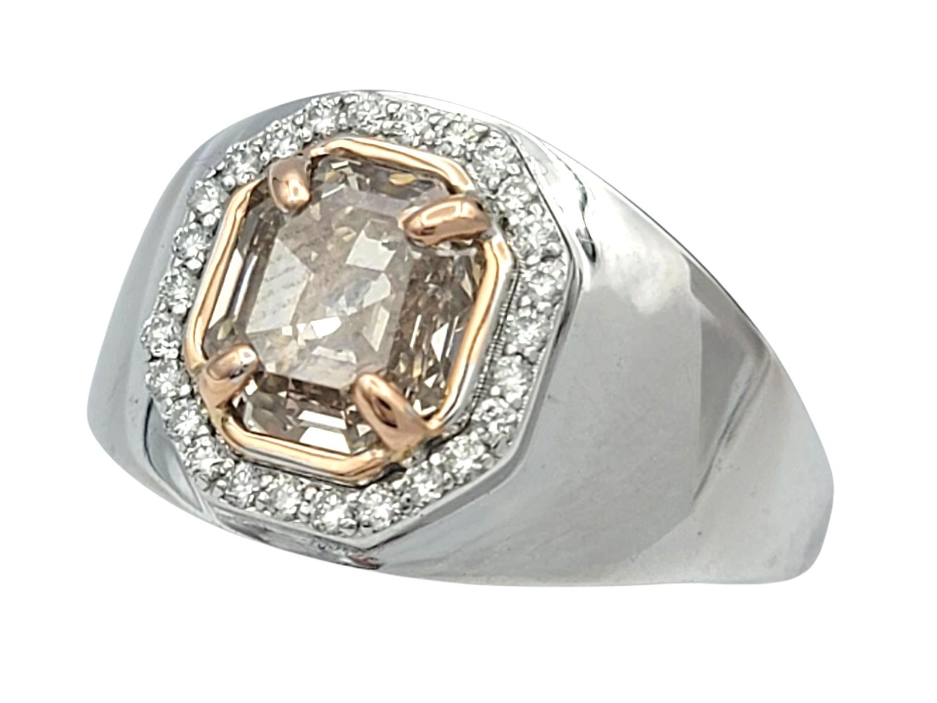 Achteckiger Diamantring mit Stufenschliff, rosa-braun, mit Halo aus 18 Karat Gold (Zeitgenössisch) im Angebot