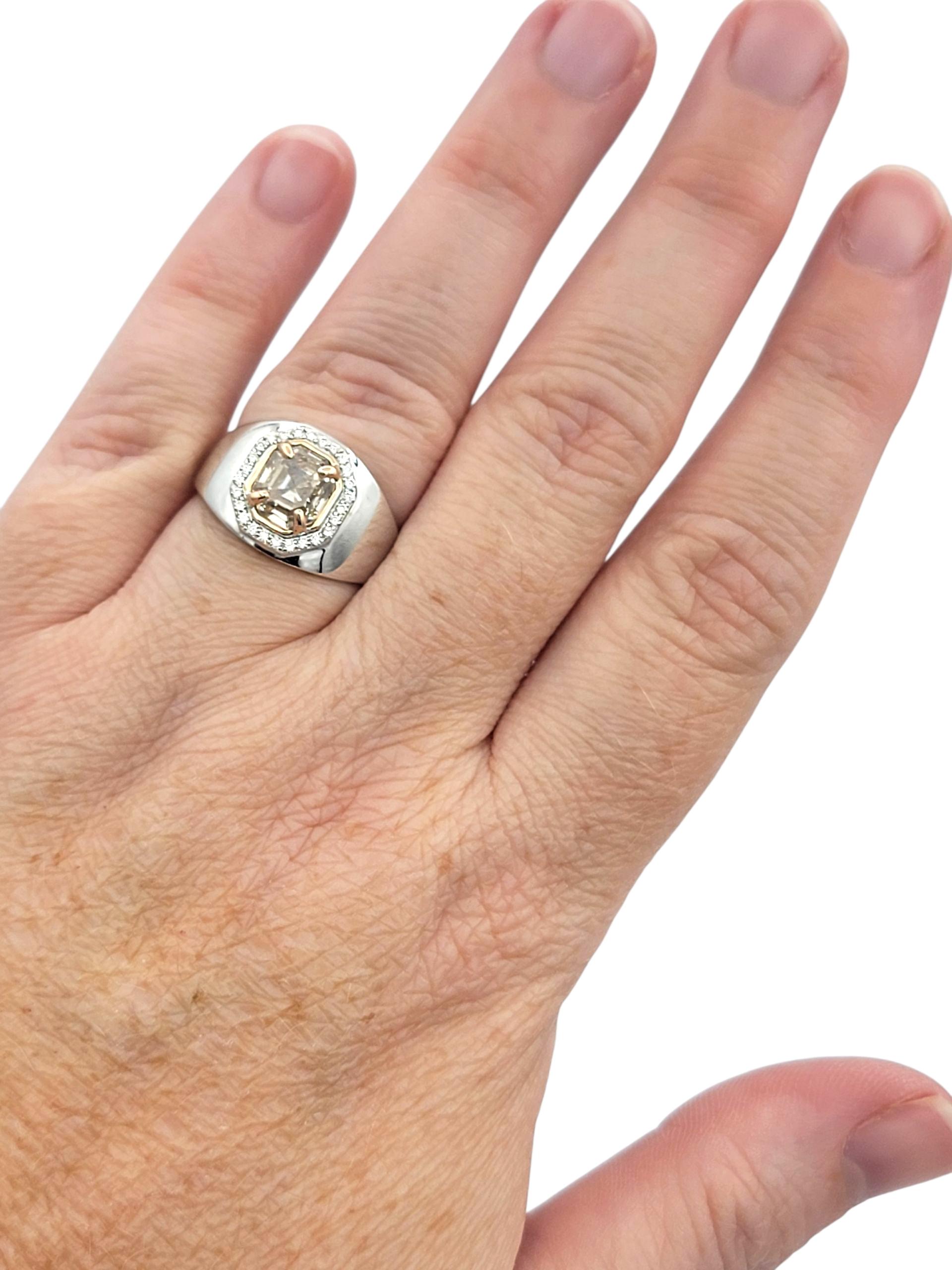 Achteckiger Diamantring mit Stufenschliff, rosa-braun, mit Halo aus 18 Karat Gold im Angebot 2