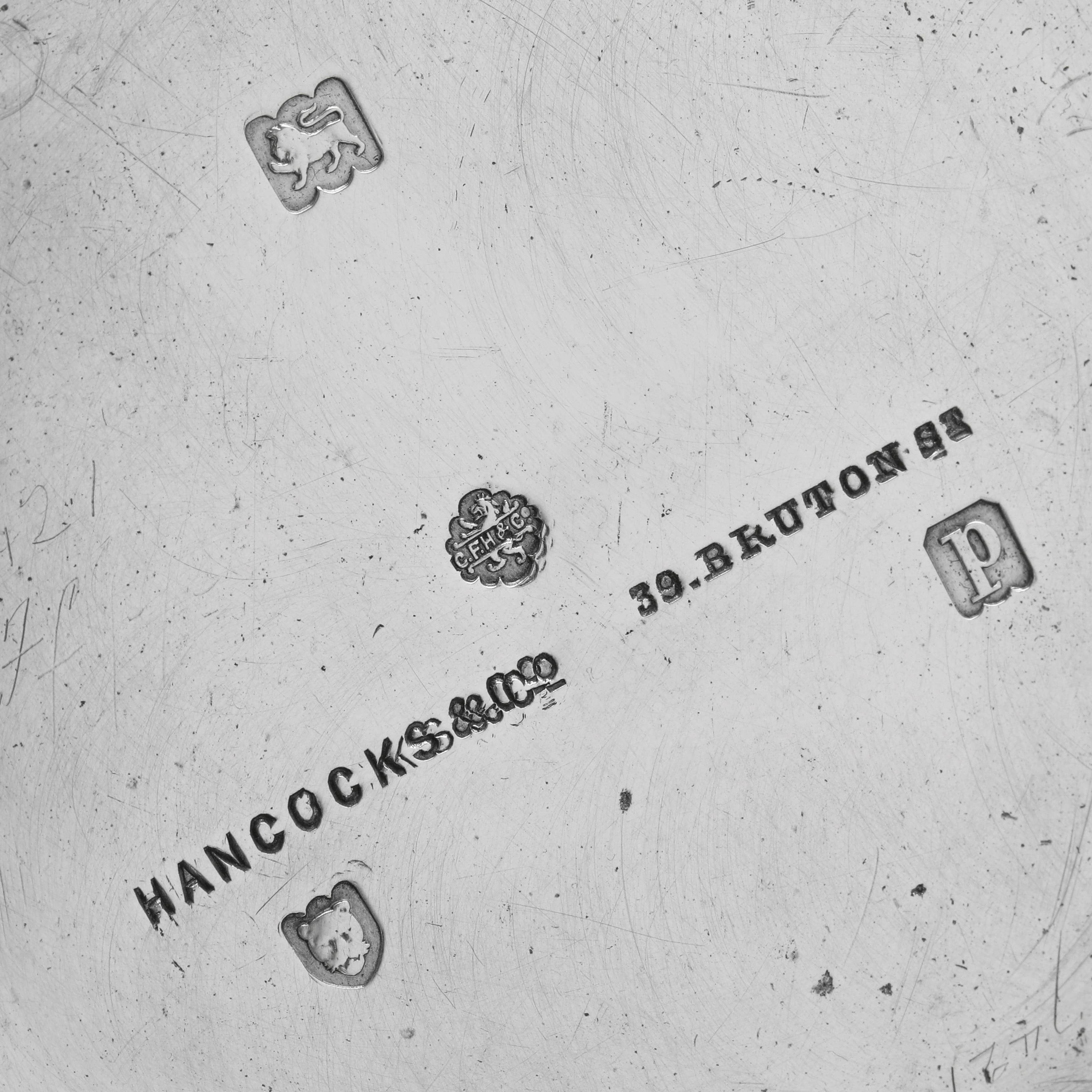 Cafetière octogonale en argent sterling fabriquée par Hancocks of London en 1910 en vente 1